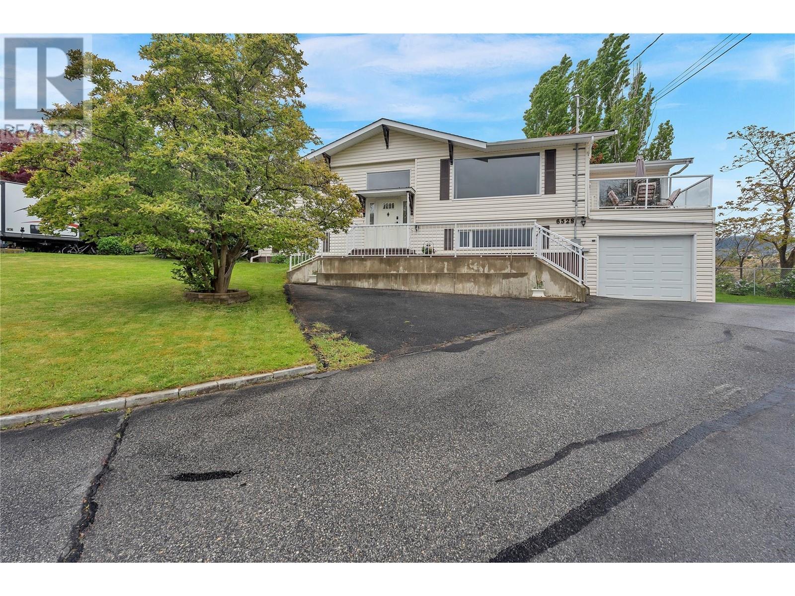 6528 Lipsett Crescent. Summerland, British Columbia