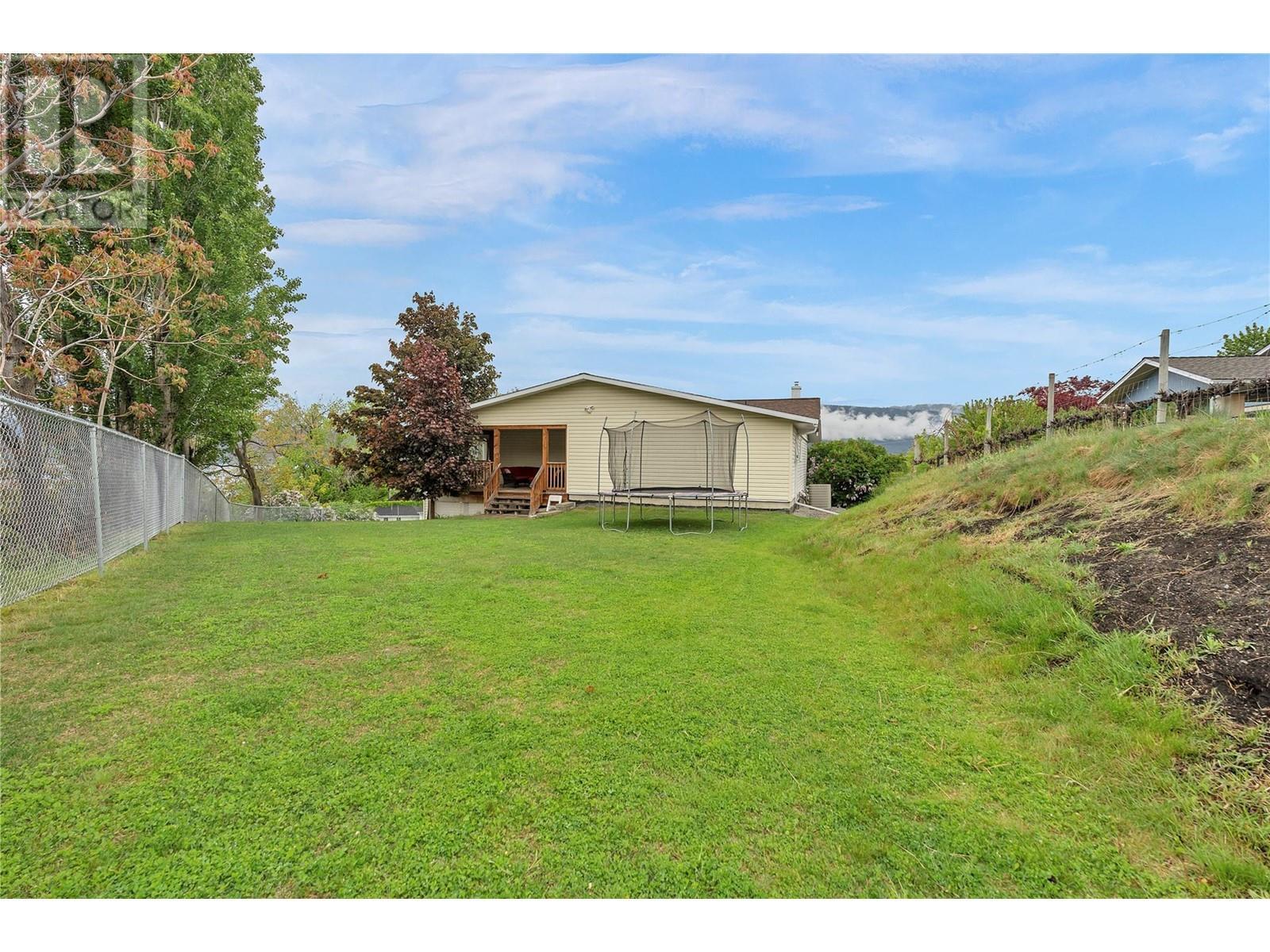 6528 Lipsett Crescent. Summerland, British Columbia