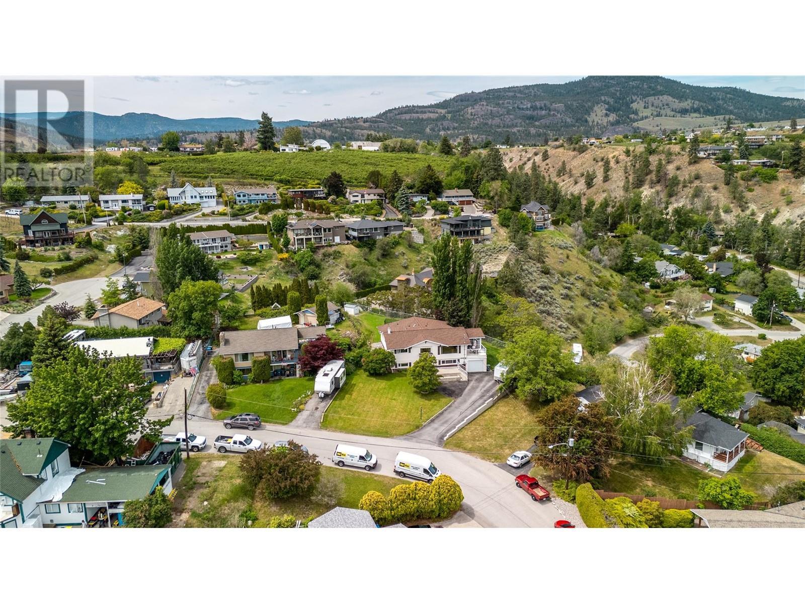 6528 Lipsett Crescent. Summerland, British Columbia