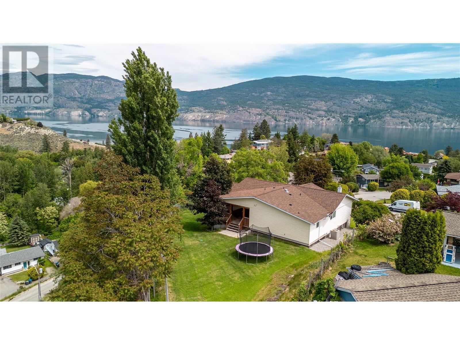6528 Lipsett Crescent. Summerland, British Columbia