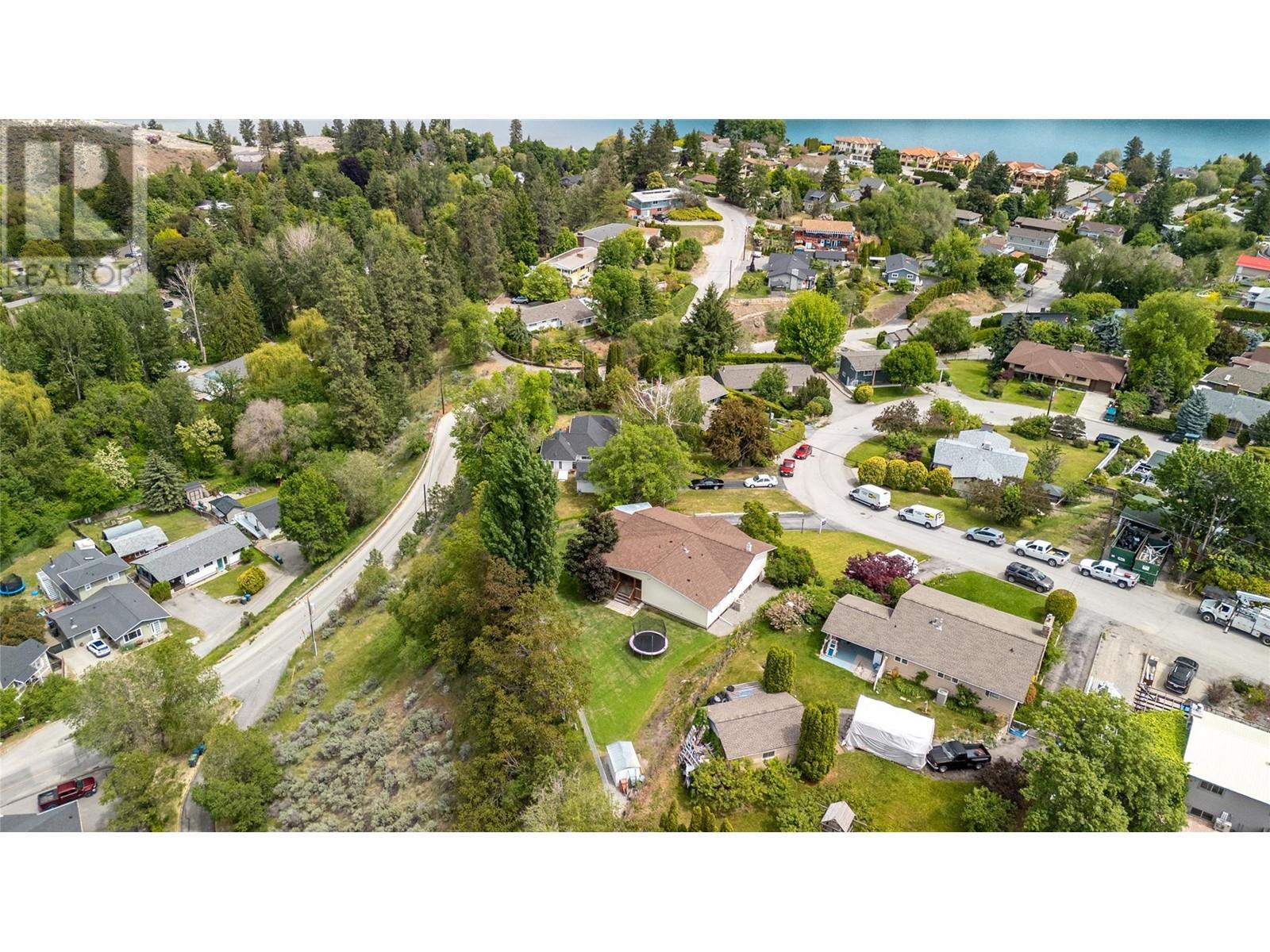 6528 Lipsett Crescent. Summerland, British Columbia