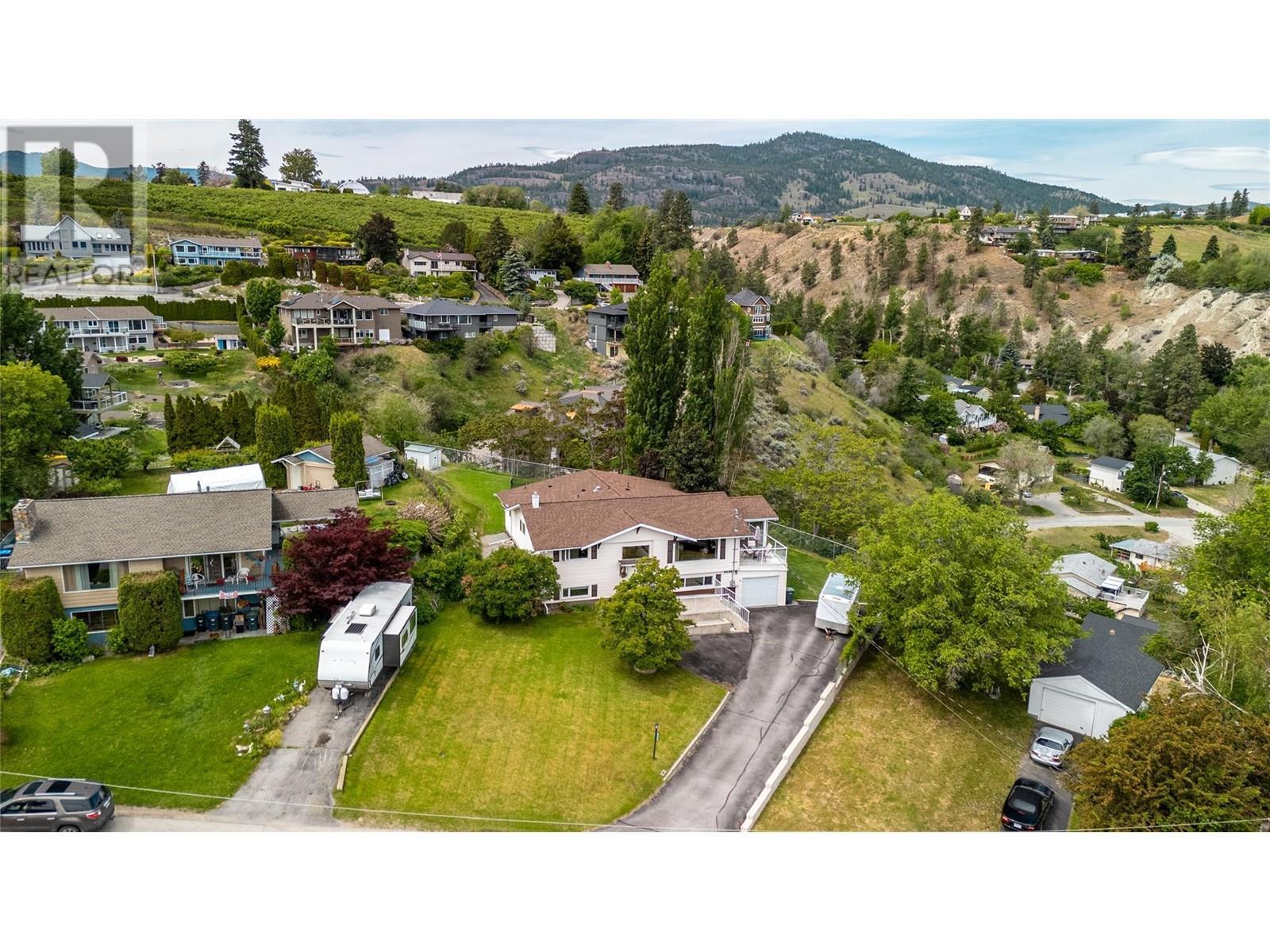 6528 Lipsett Crescent. Summerland, British Columbia