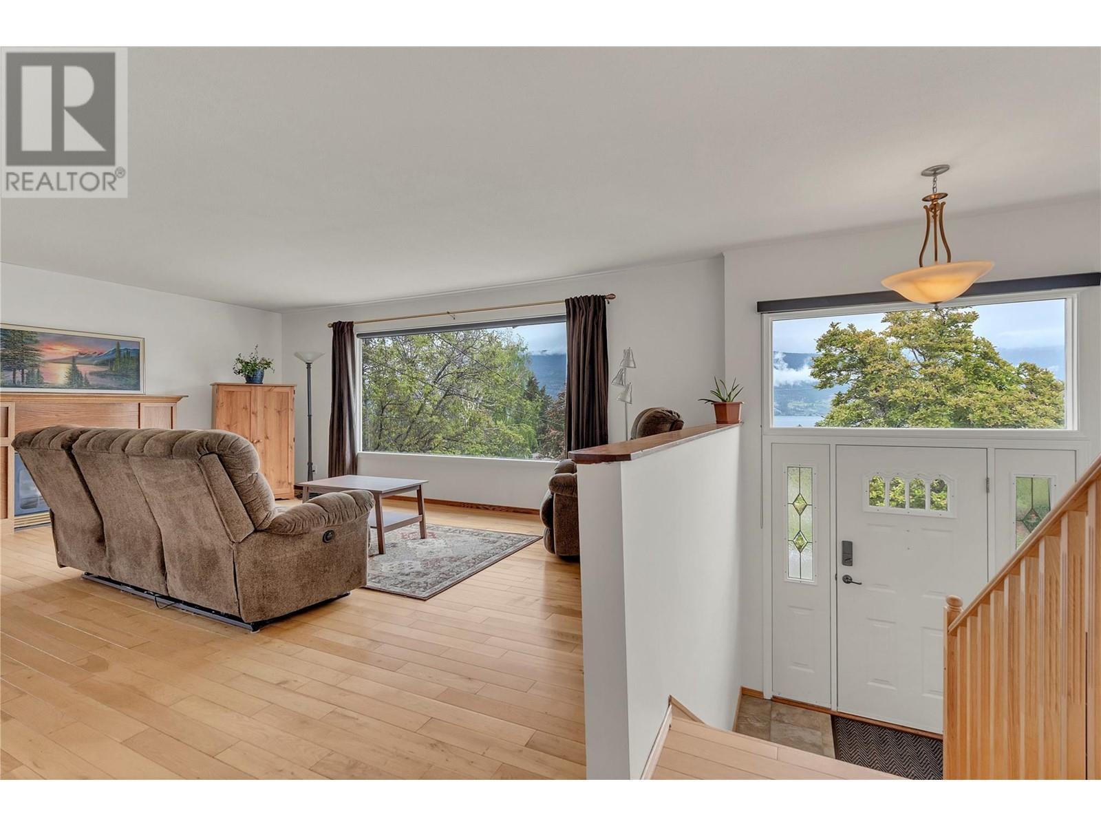 6528 Lipsett Crescent. Summerland, British Columbia