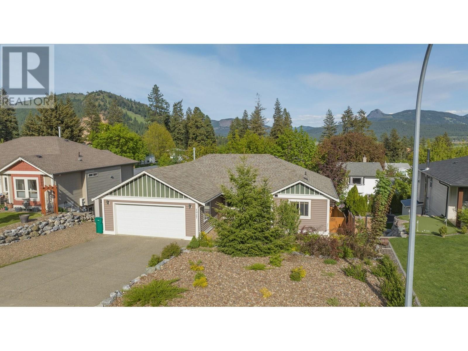 1927 Skyview Crescent. Lumby, British Columbia