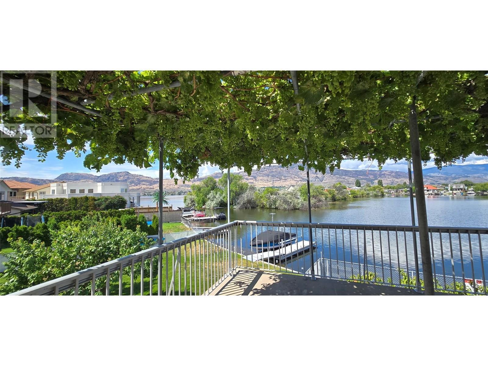 26 Bayview Crescent. Osoyoos, British Columbia
