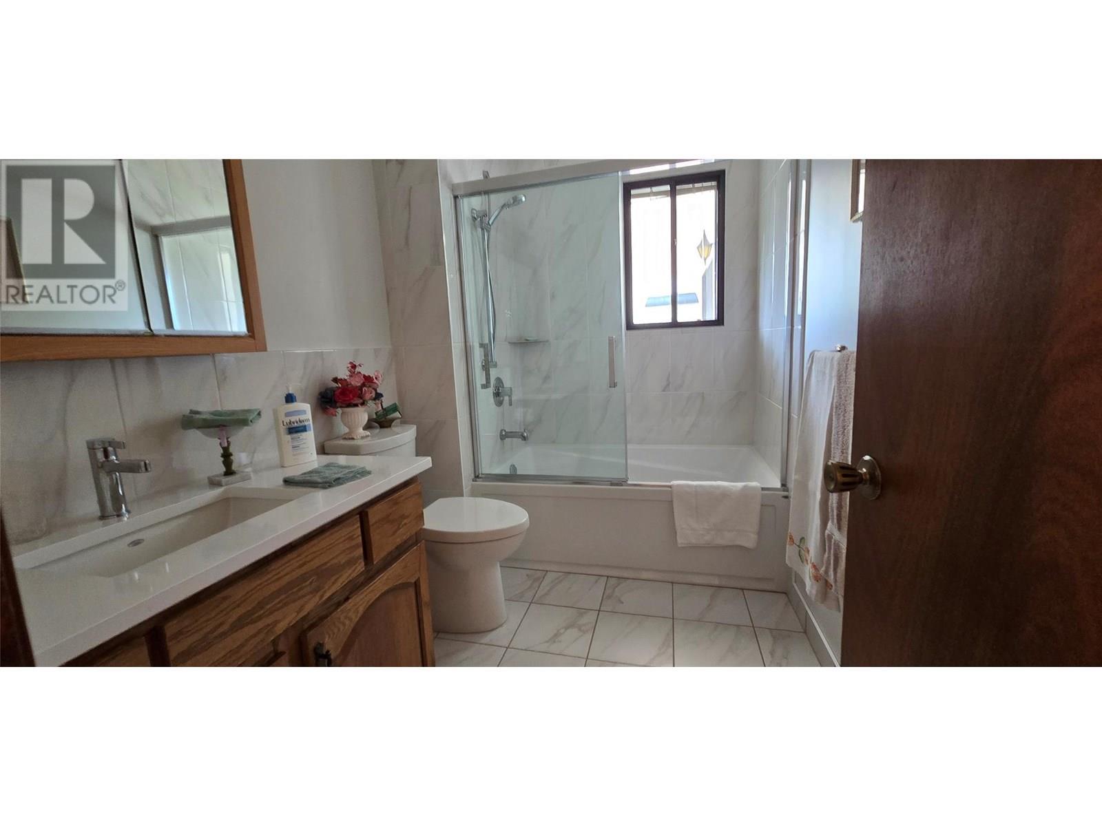 26 Bayview Crescent. Osoyoos, British Columbia