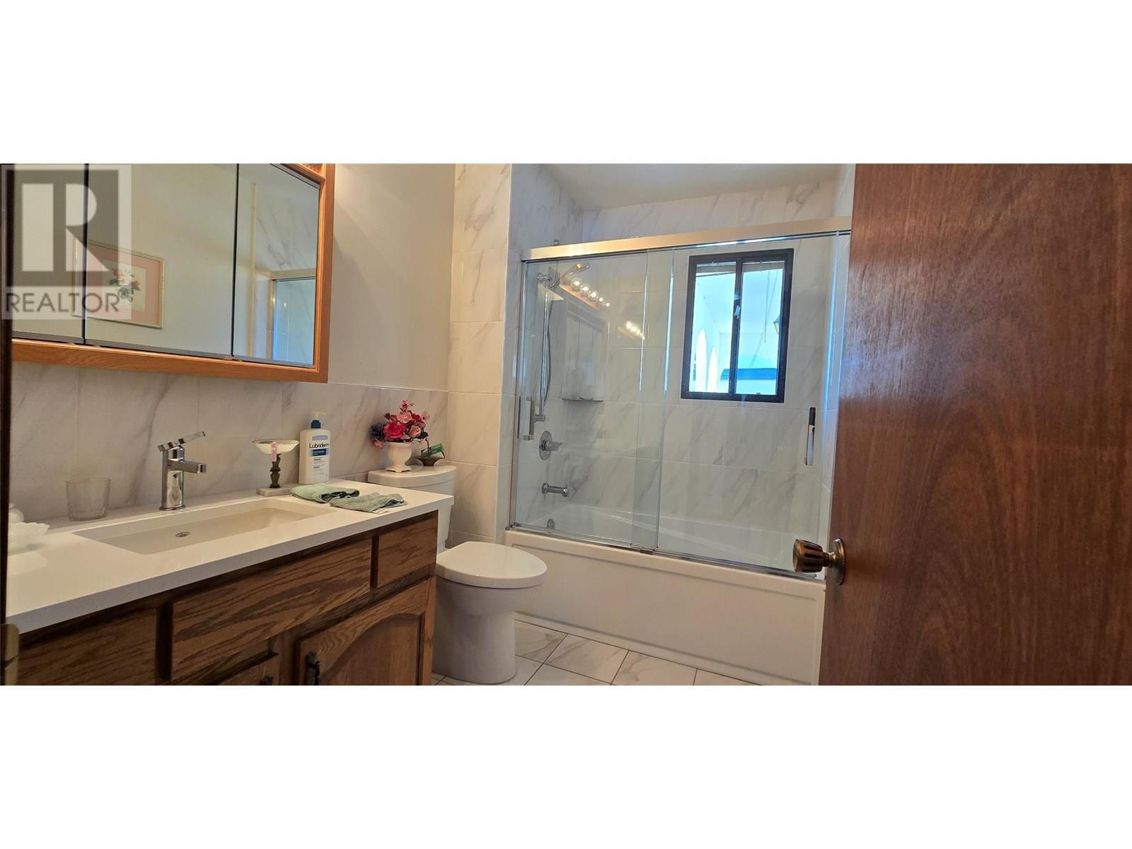 26 Bayview Crescent. Osoyoos, British Columbia