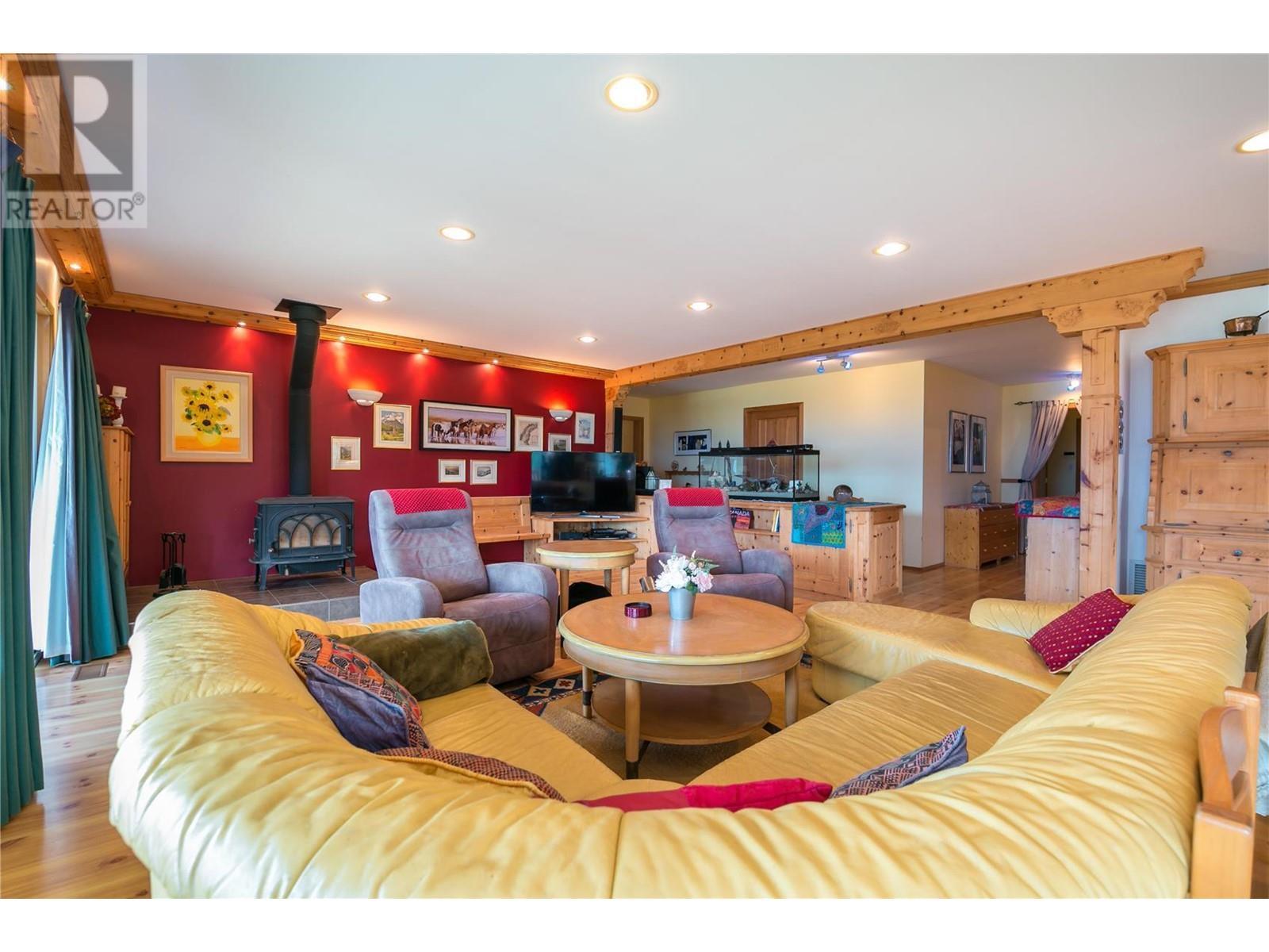 2190 30 Street Ne. Salmon Arm, British Columbia