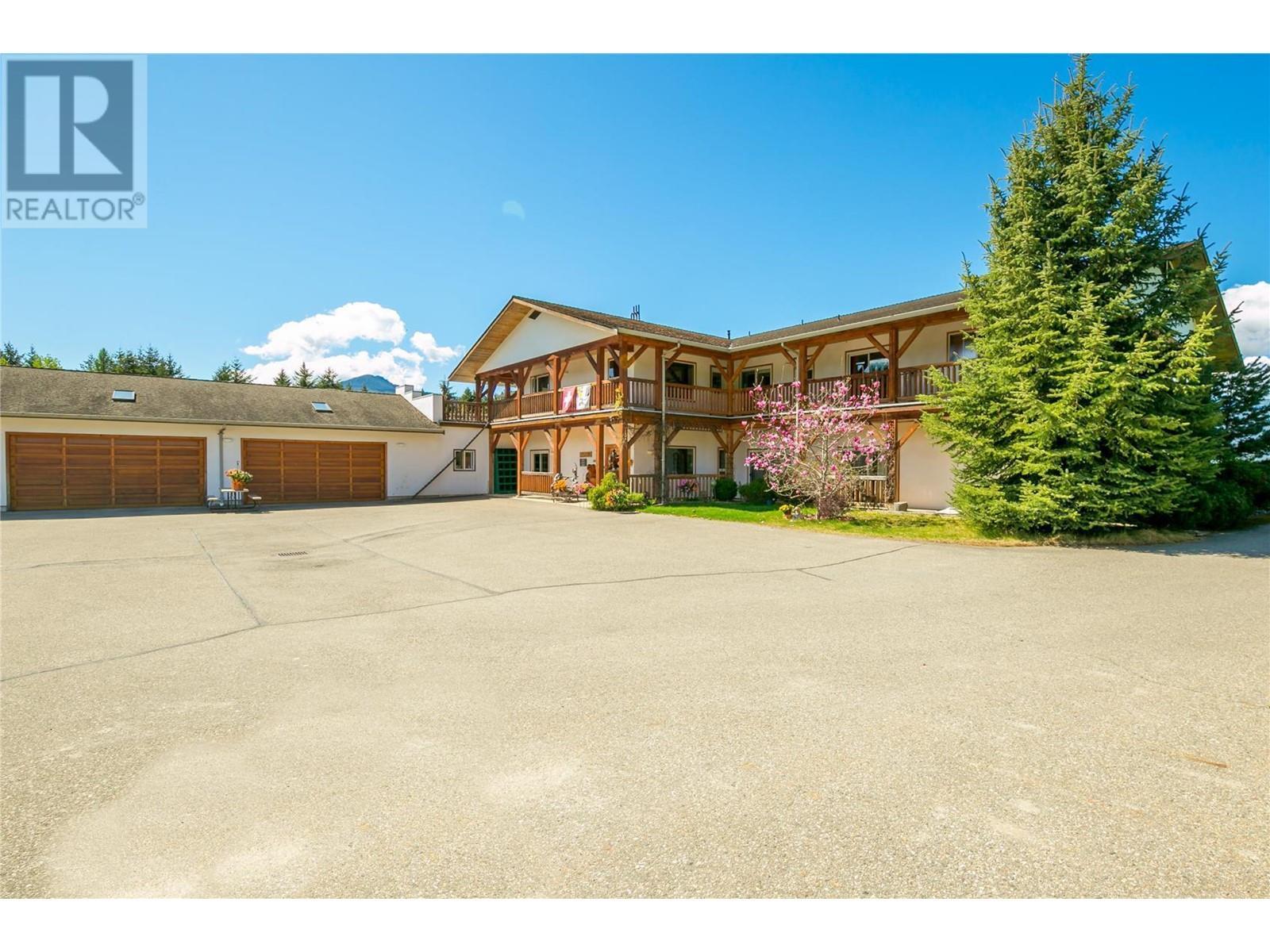 2190 30 Street Ne. Salmon Arm, British Columbia