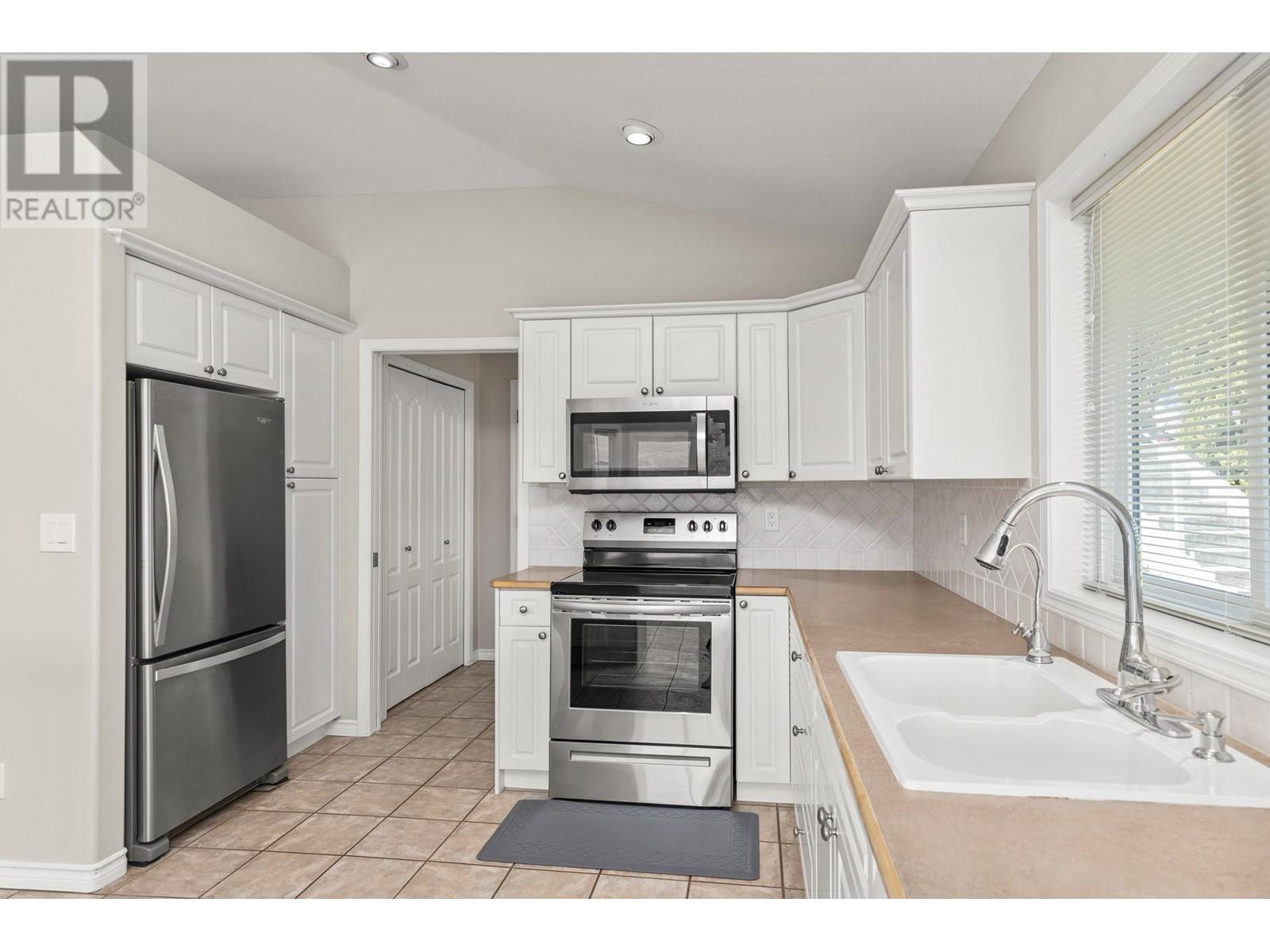 3513 Empire Place. West Kelowna, British Columbia