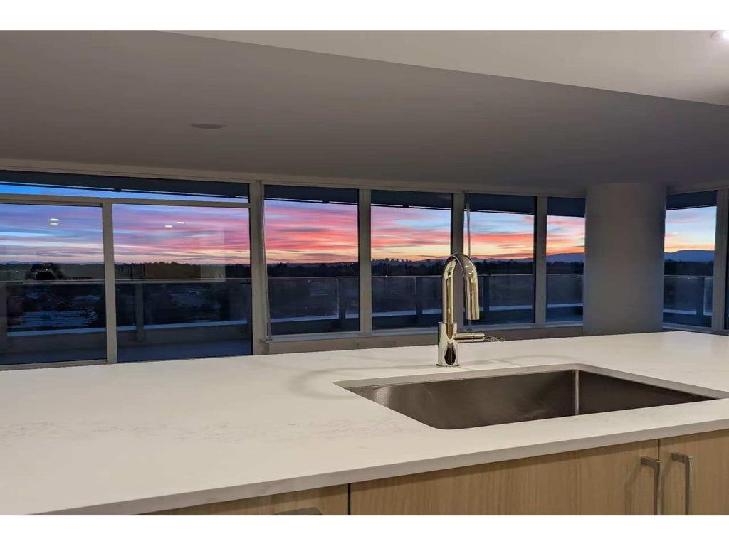 1904 9675 King George Boulevard, Surrey