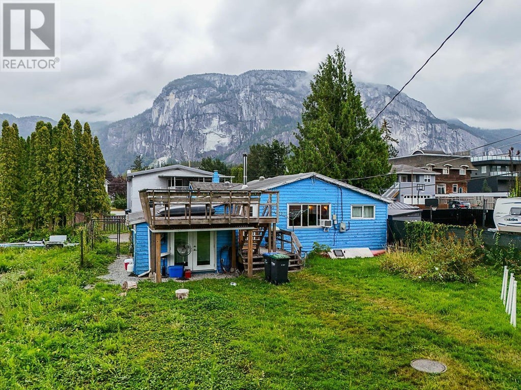 37956 Fourth Avenue, Squamish