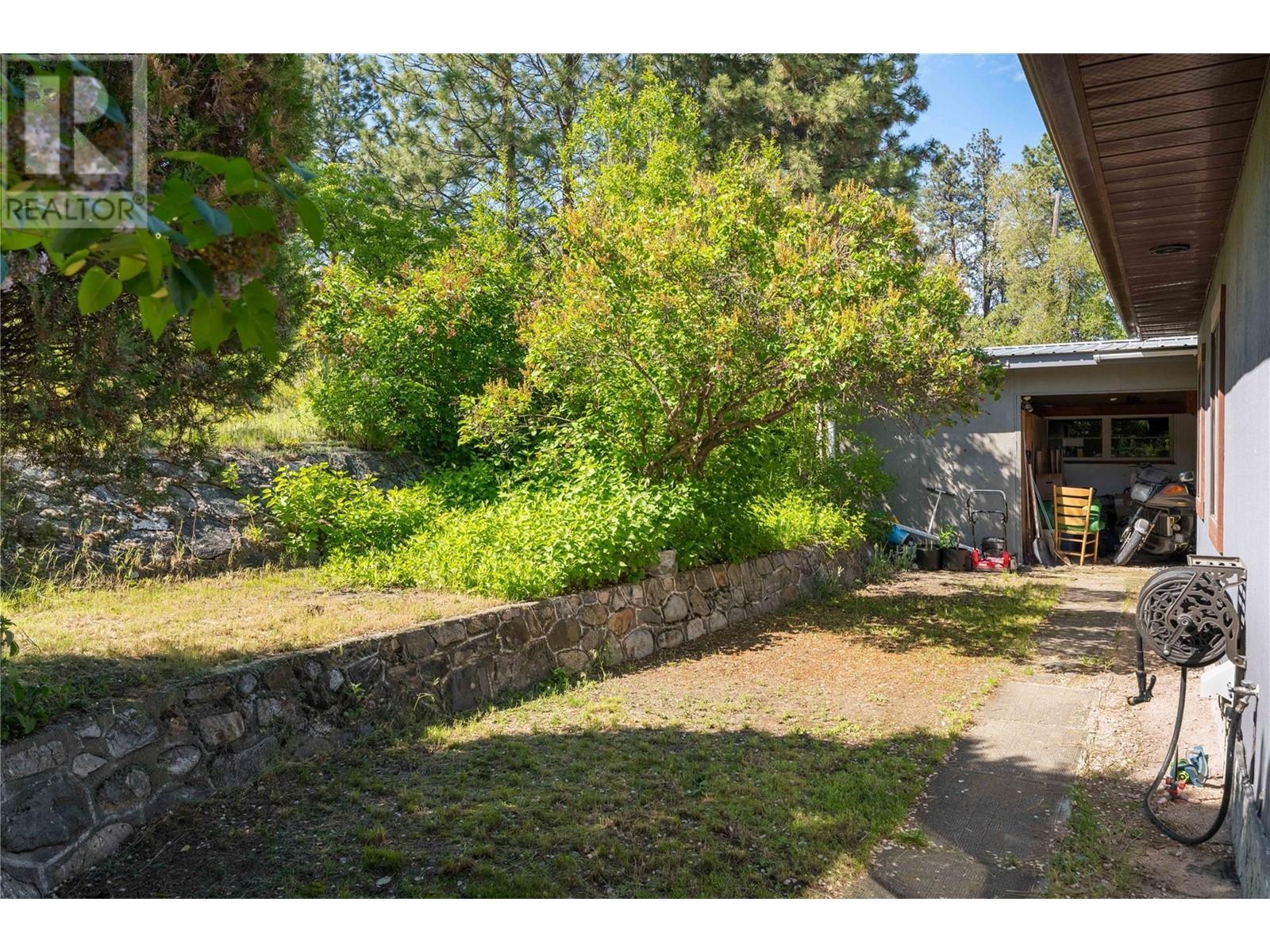 10286 Newene Road. Lake Country, British Columbia