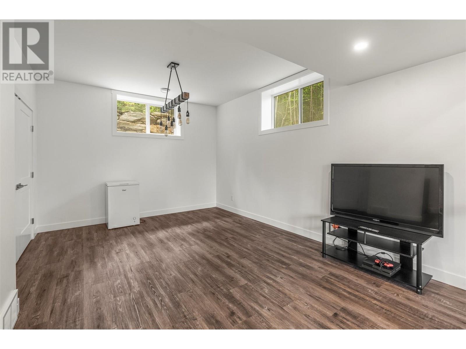 5064 Ridge Road. Eagle Bay, British Columbia