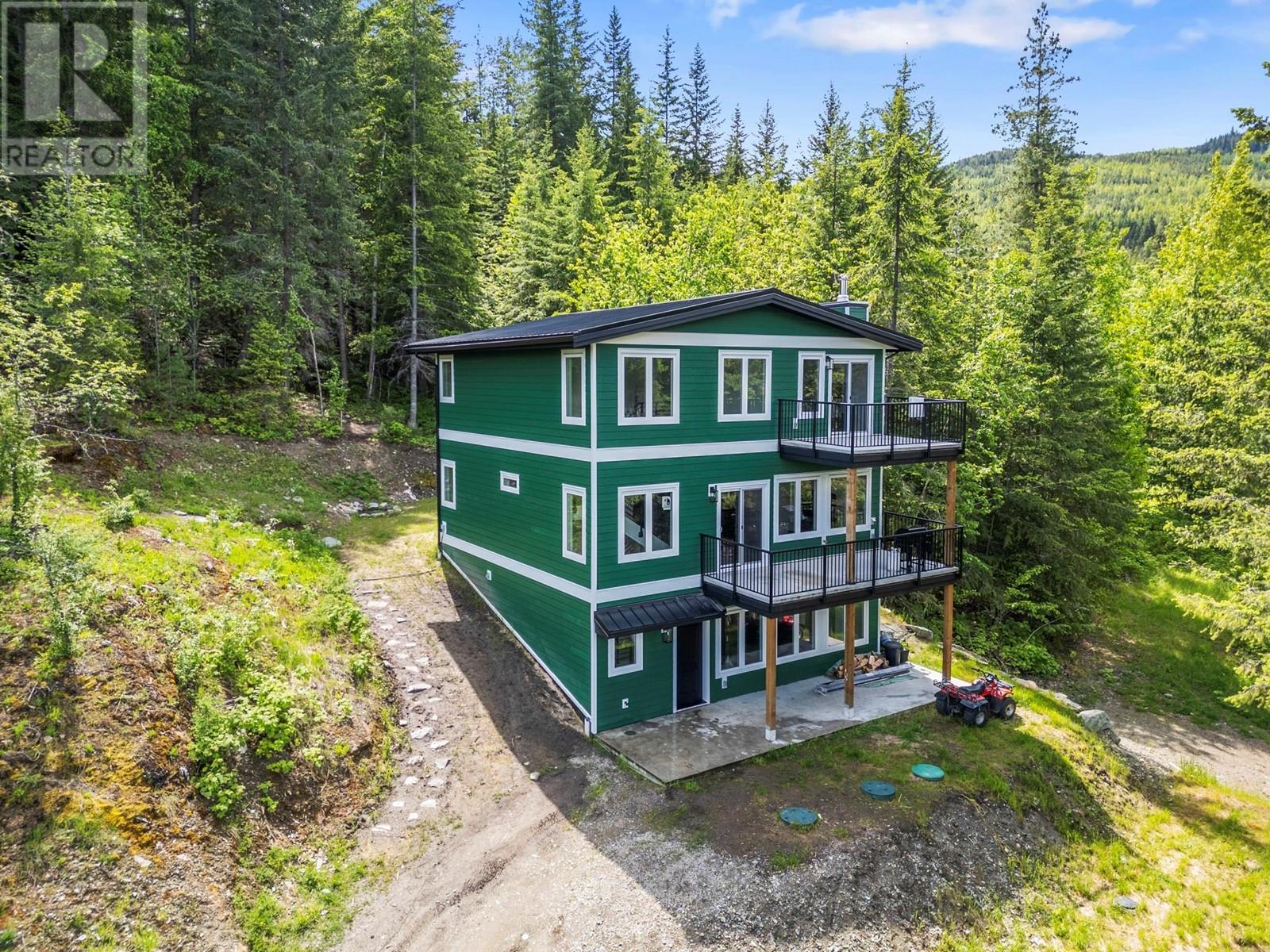 5064 Ridge Road. Eagle Bay, British Columbia