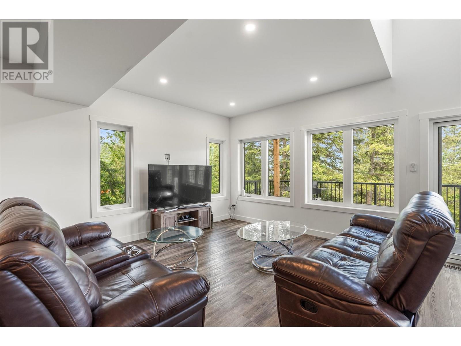 5064 Ridge Road. Eagle Bay, British Columbia