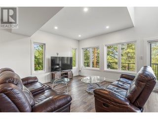 5064 Ridge Road. Eagle Bay, British Columbia