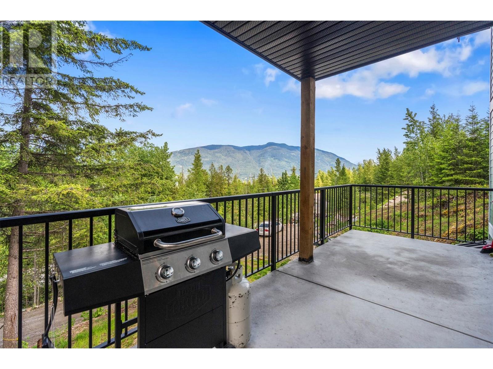 5064 Ridge Road. Eagle Bay, British Columbia