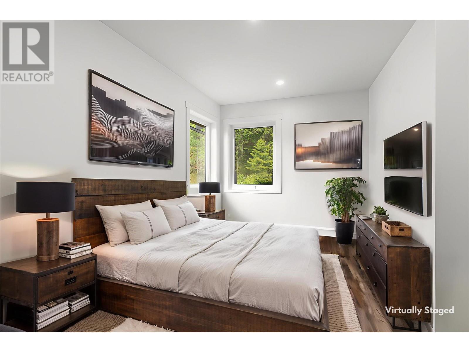 5064 Ridge Road. Eagle Bay, British Columbia