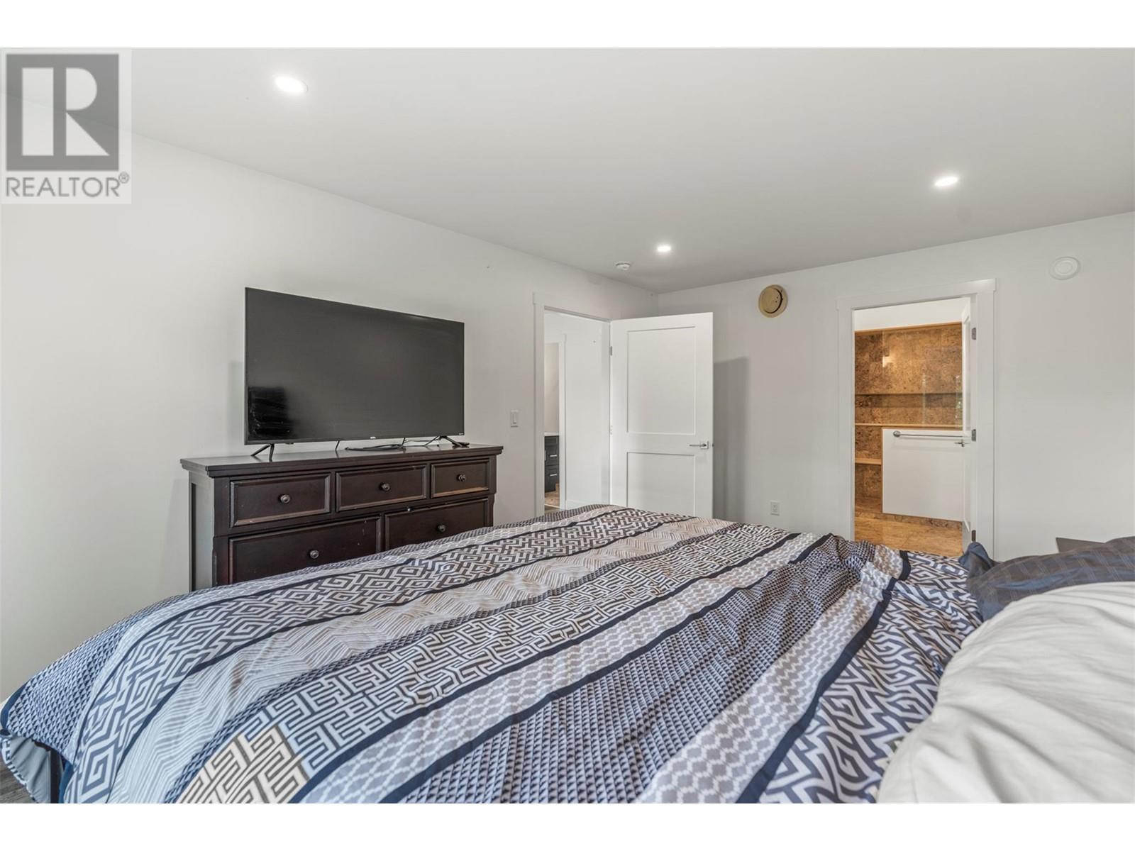 5064 Ridge Road. Eagle Bay, British Columbia