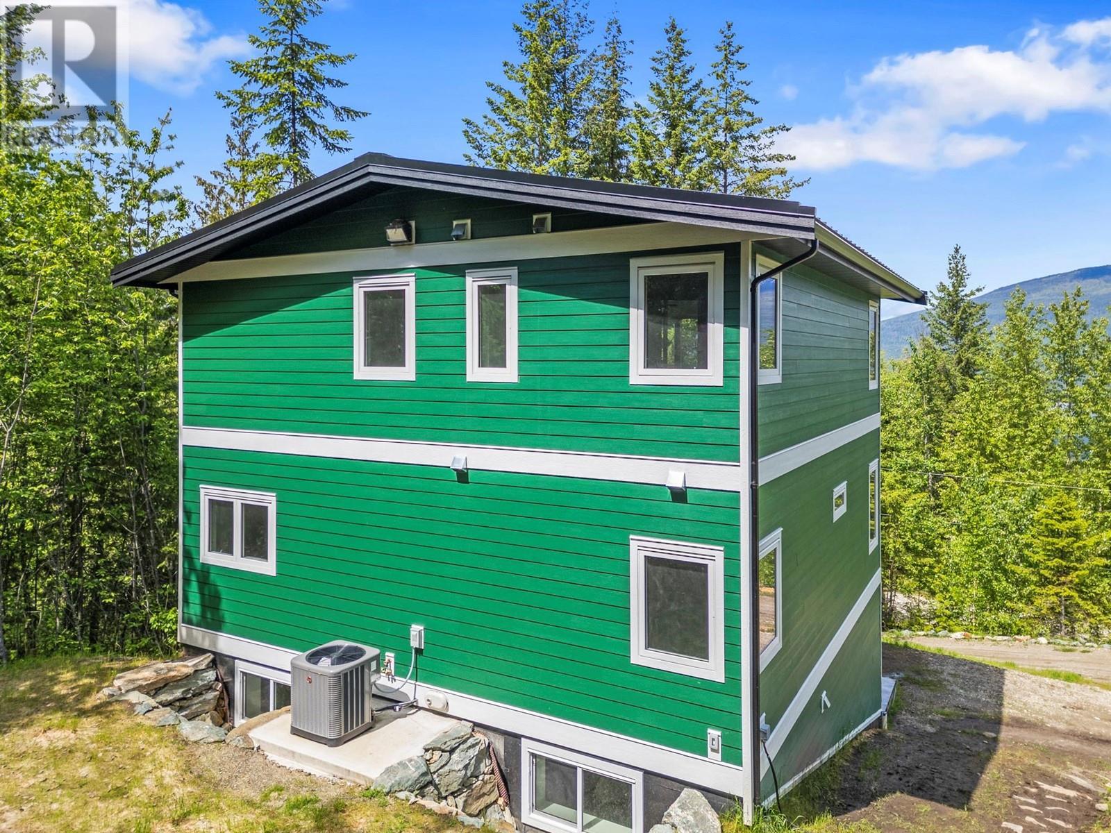 5064 Ridge Road. Eagle Bay, British Columbia