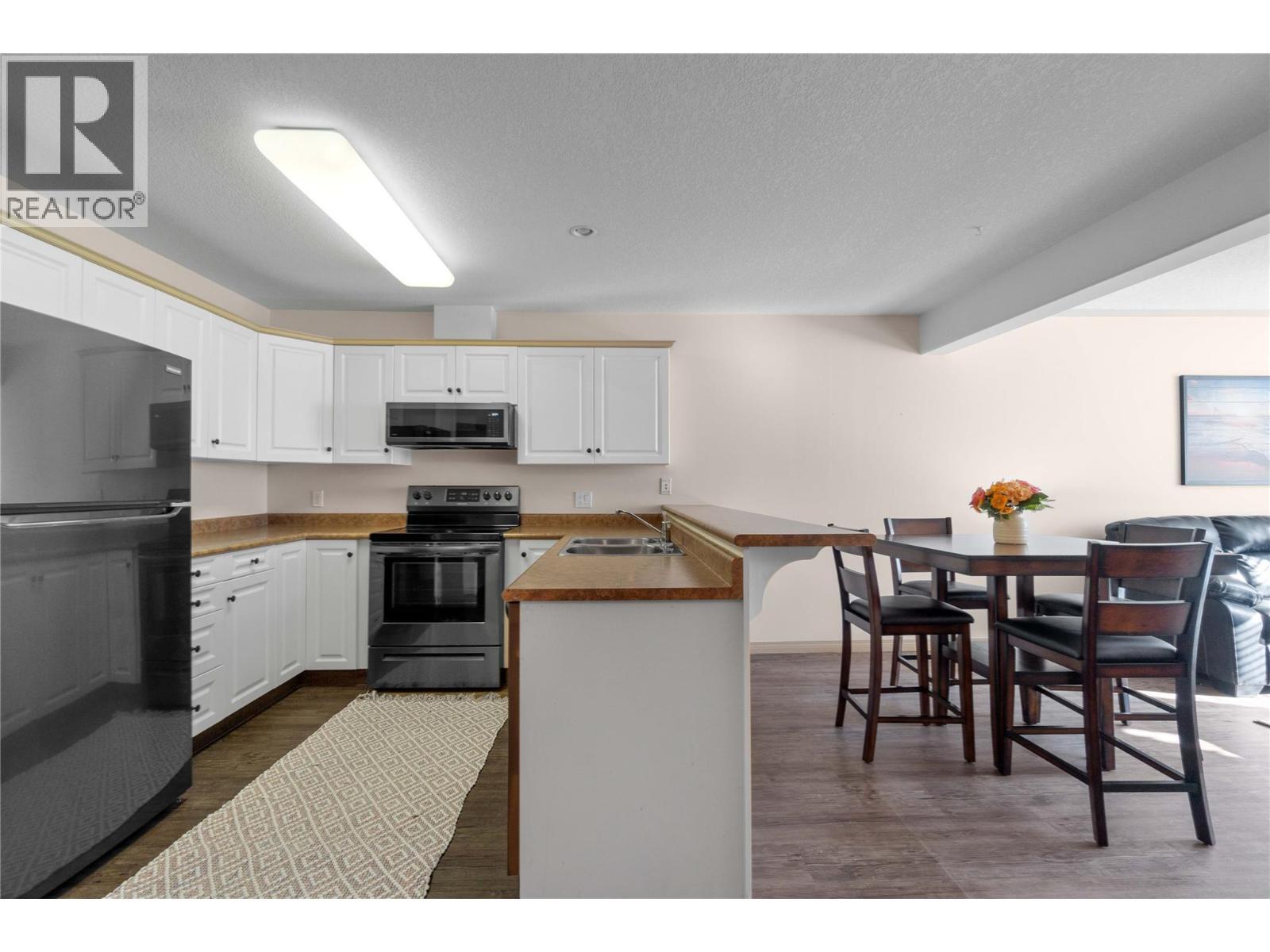 1002 Riverside Avenue Unit# 221. Sicamous, British Columbia
