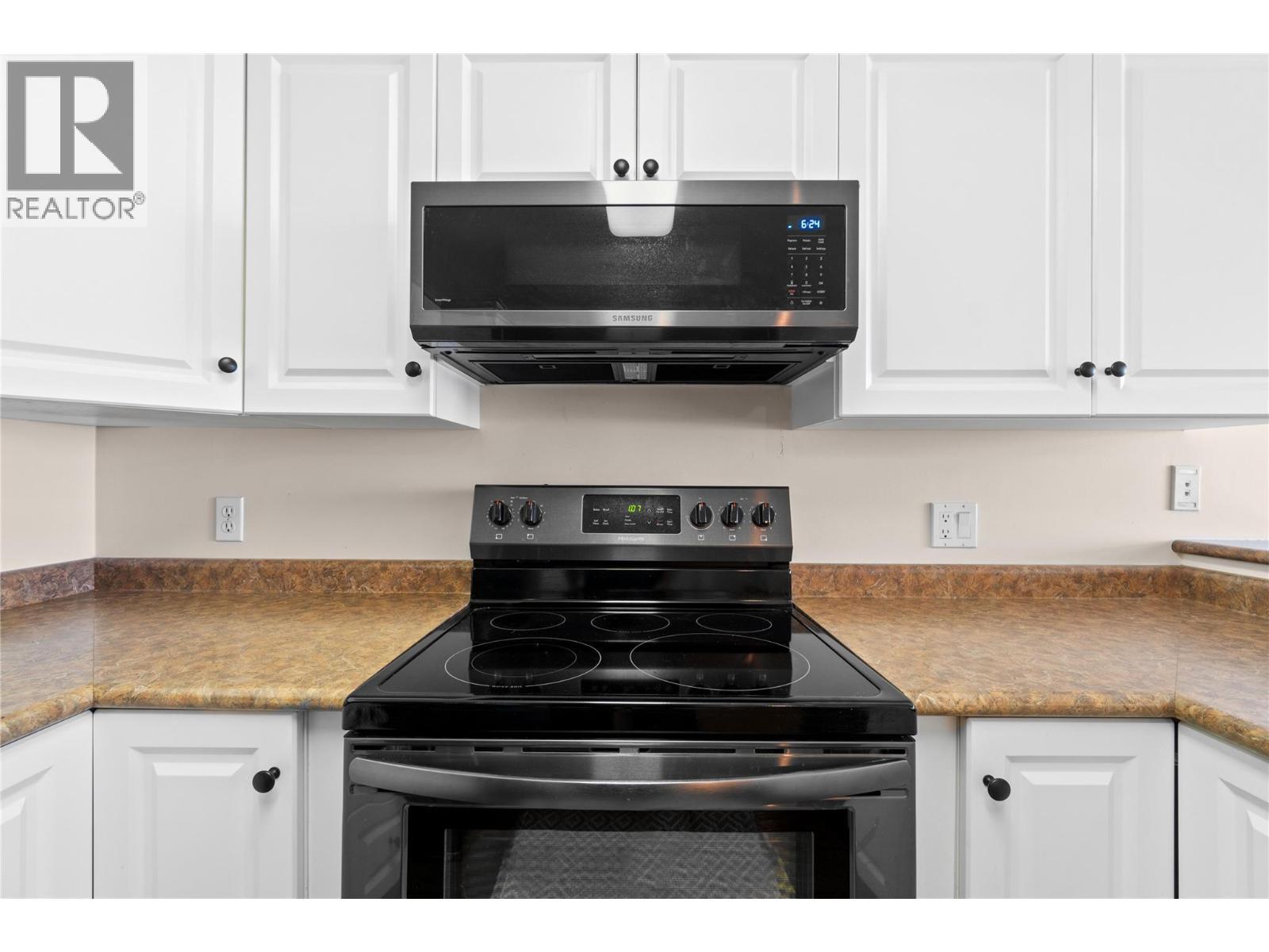 1002 Riverside Avenue Unit# 221. Sicamous, British Columbia