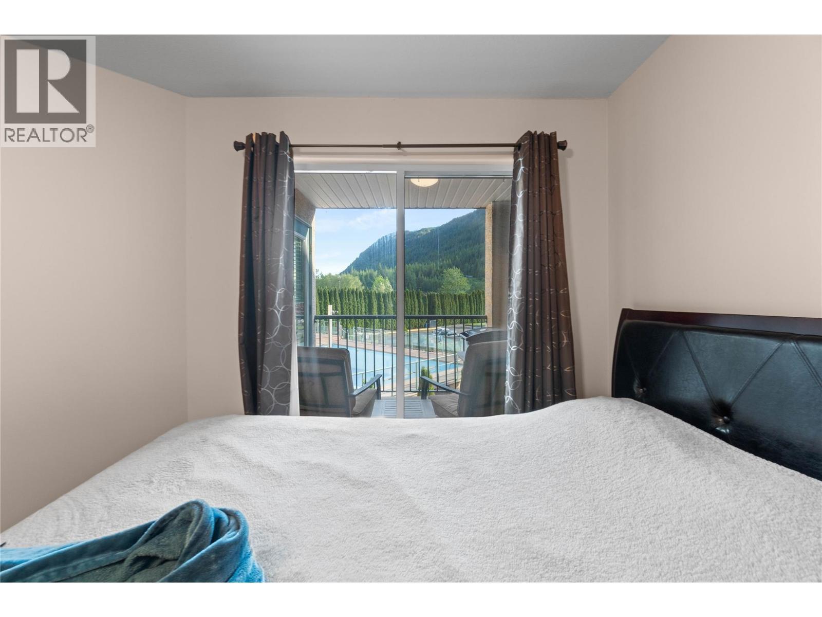 1002 Riverside Avenue Unit# 221. Sicamous, British Columbia