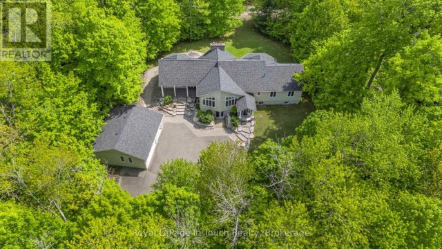 726 Pennorth Drive, Tiny