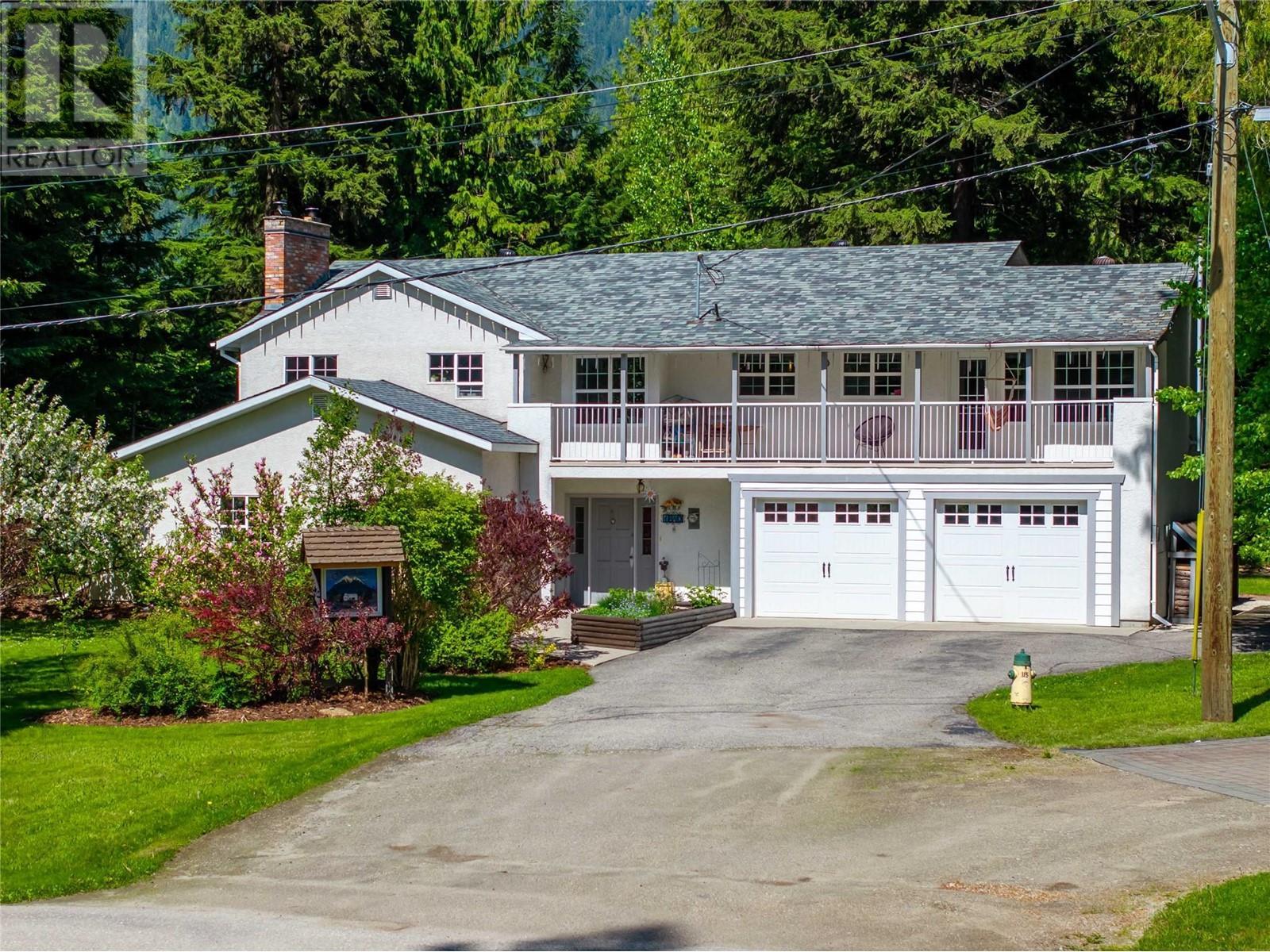 1640 Galt Crescent. Revelstoke, British Columbia