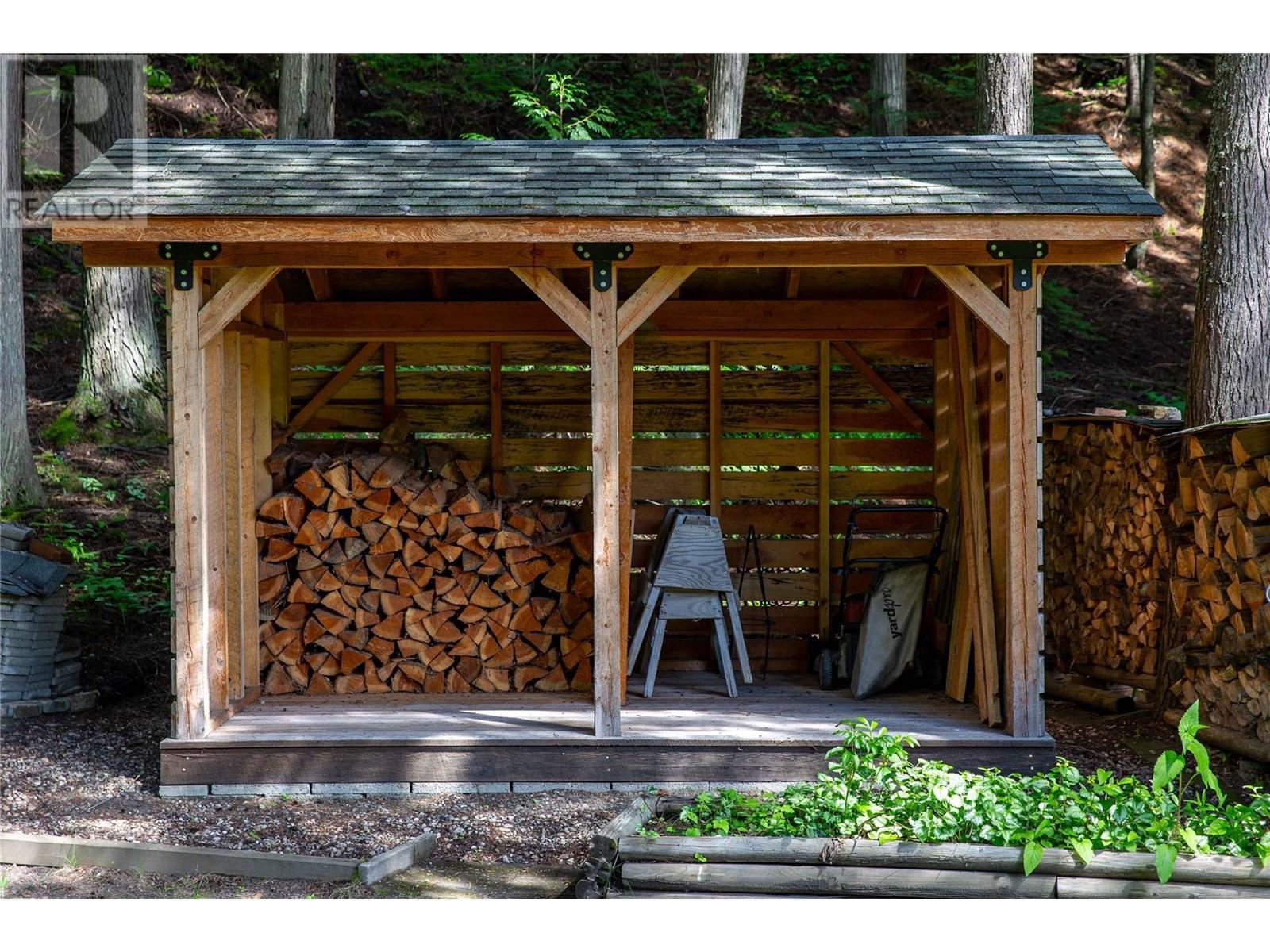 1640 Galt Crescent. Revelstoke, British Columbia