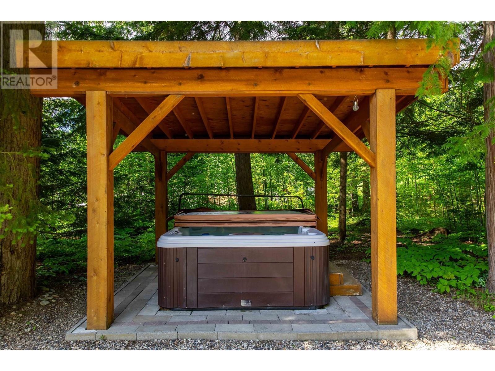 1640 Galt Crescent. Revelstoke, British Columbia