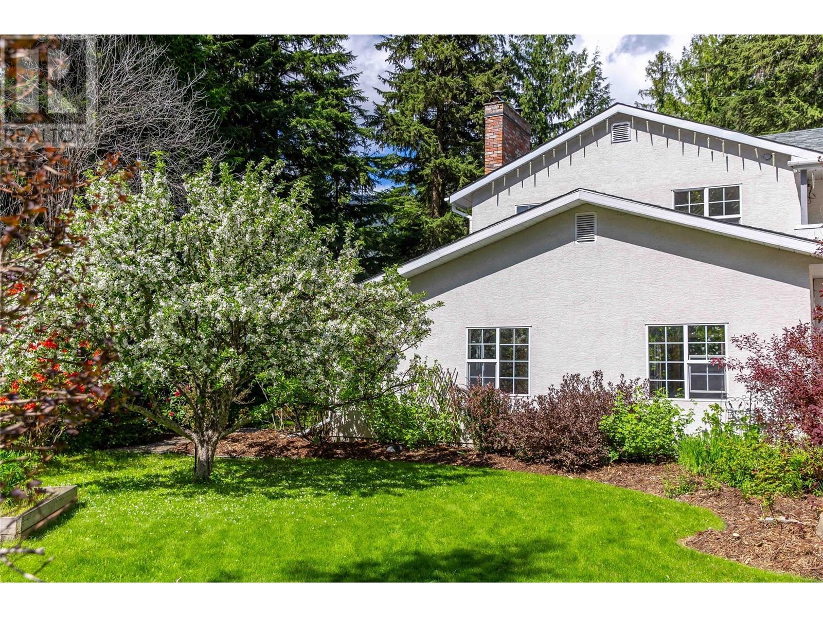 1640 Galt Crescent. Revelstoke, British Columbia