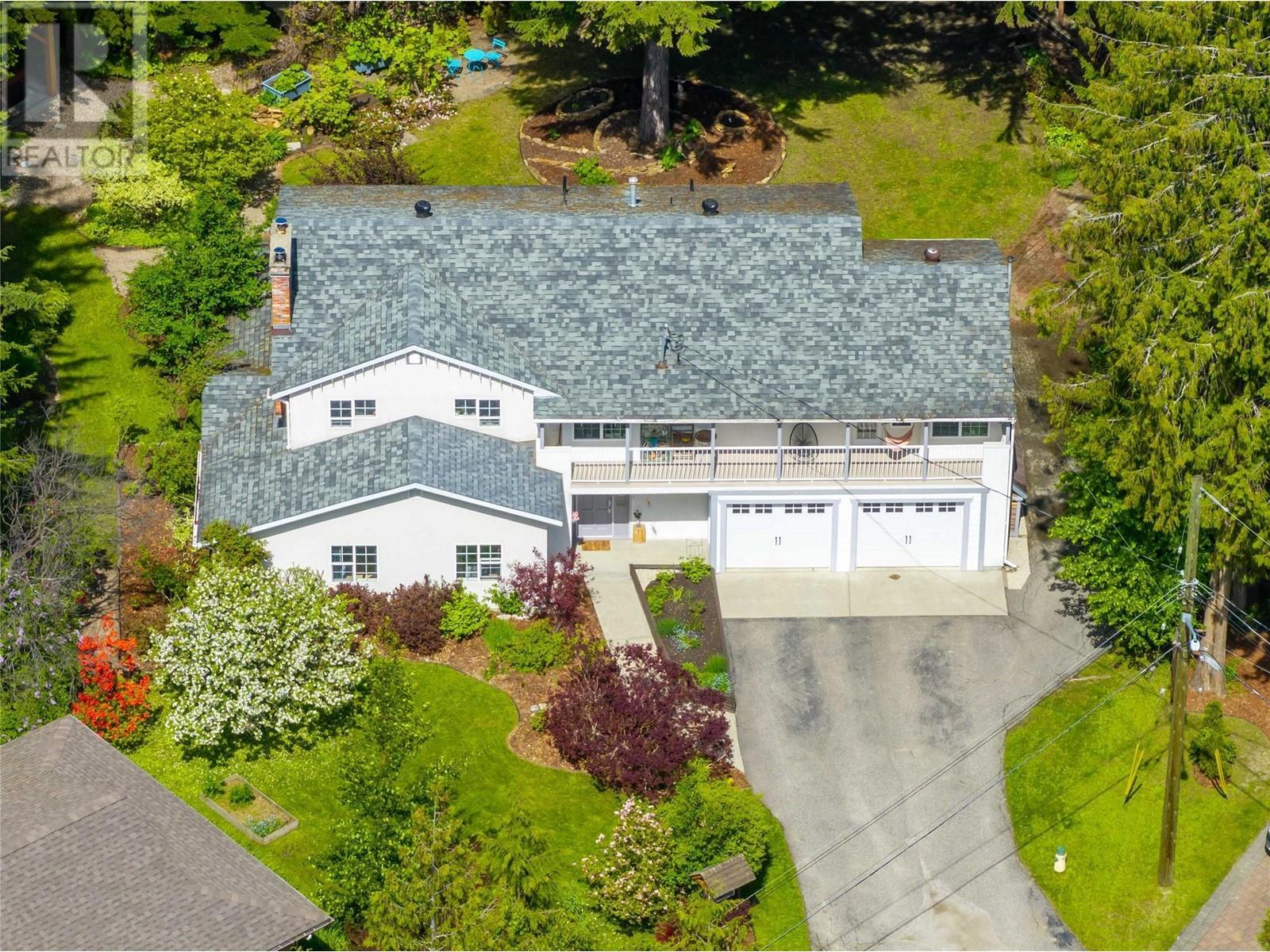 1640 Galt Crescent. Revelstoke, British Columbia