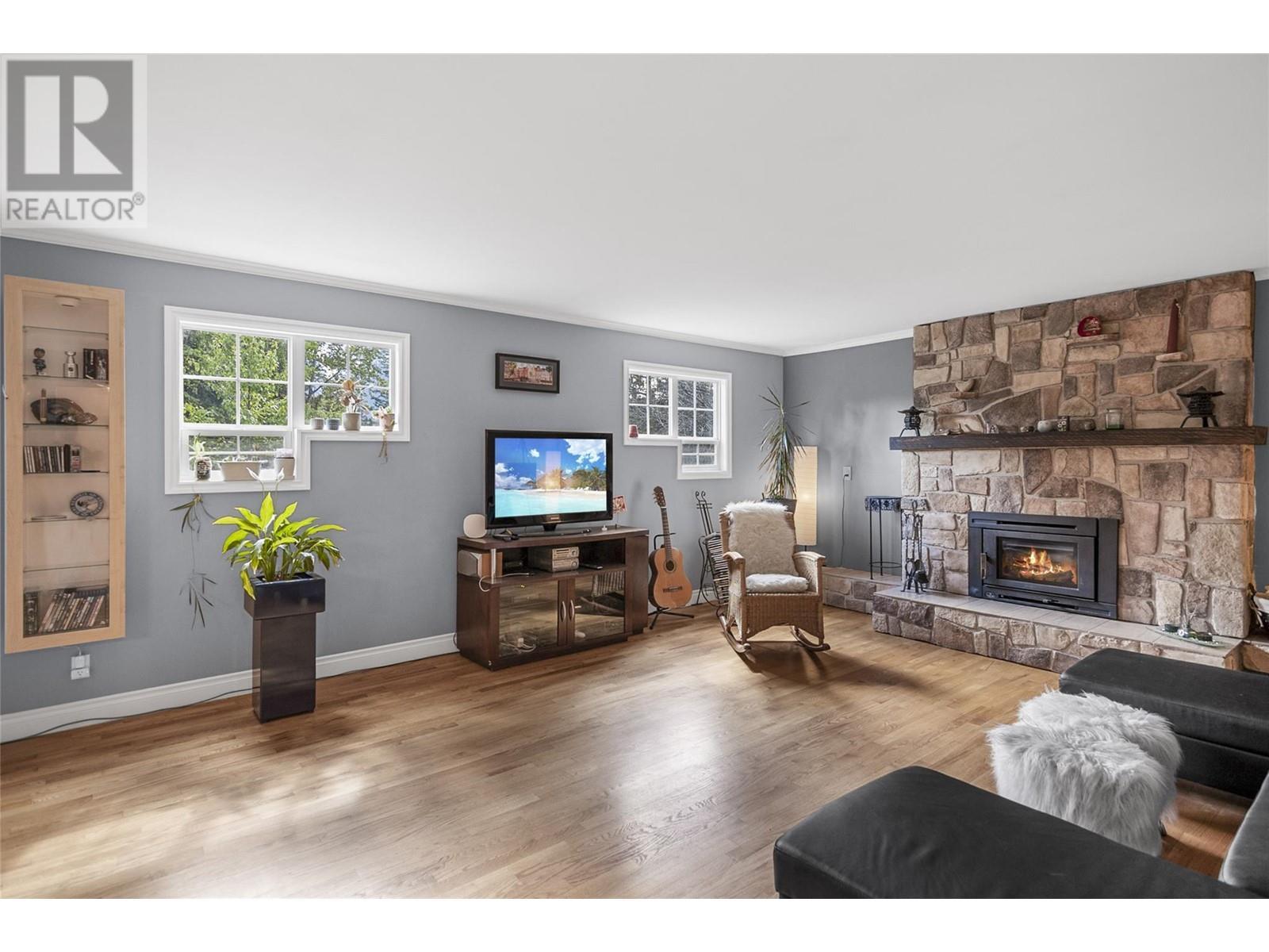 1640 Galt Crescent. Revelstoke, British Columbia