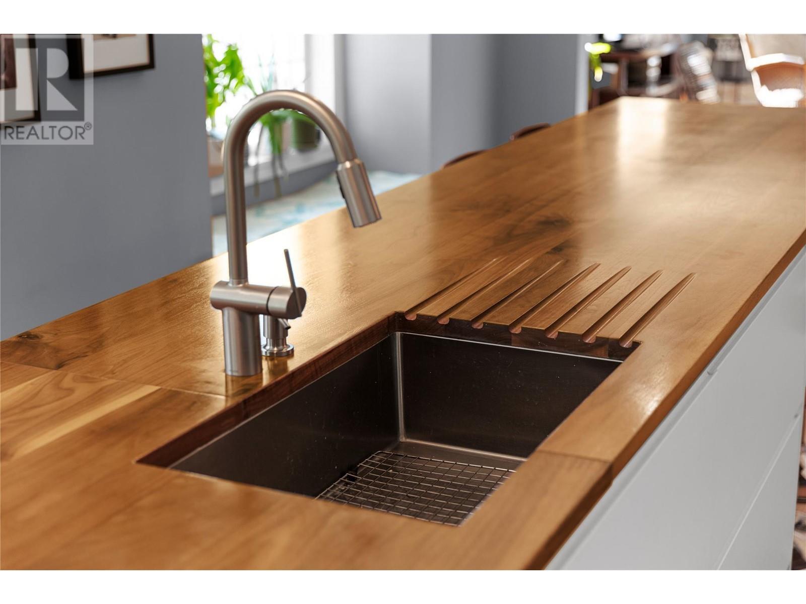 1640 Galt Crescent. Revelstoke, British Columbia