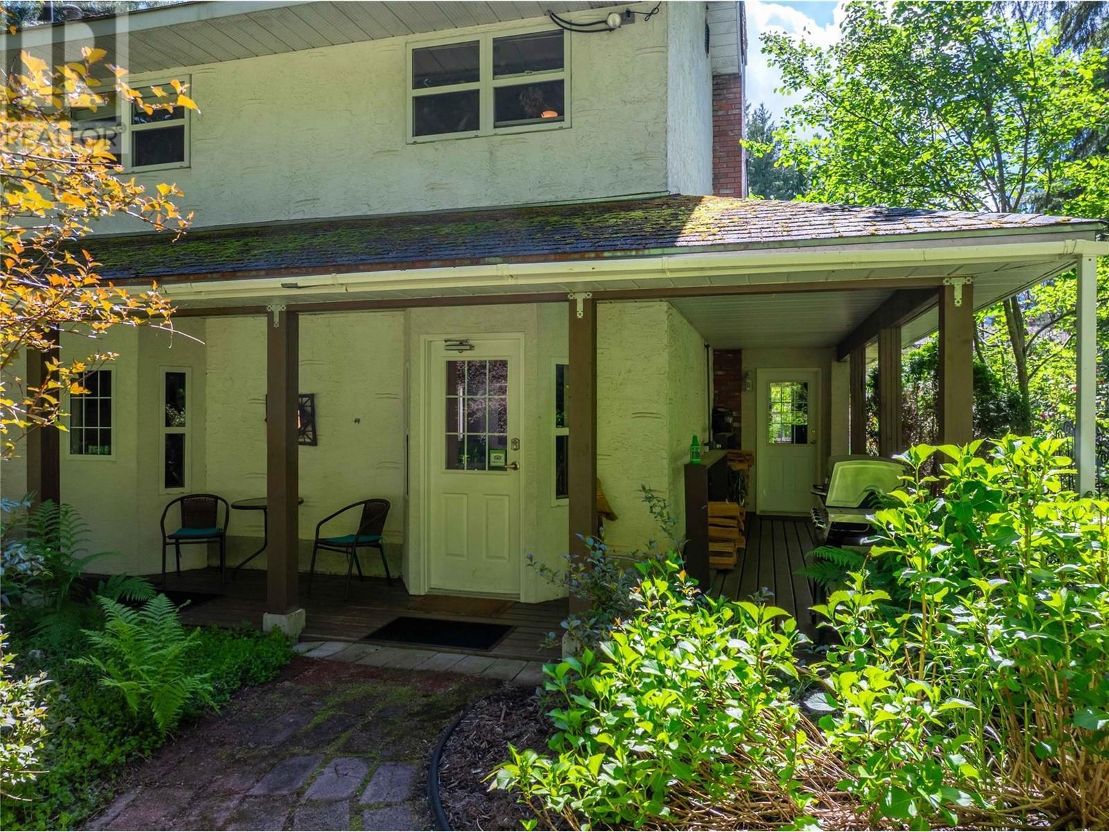 1640 Galt Crescent. Revelstoke, British Columbia