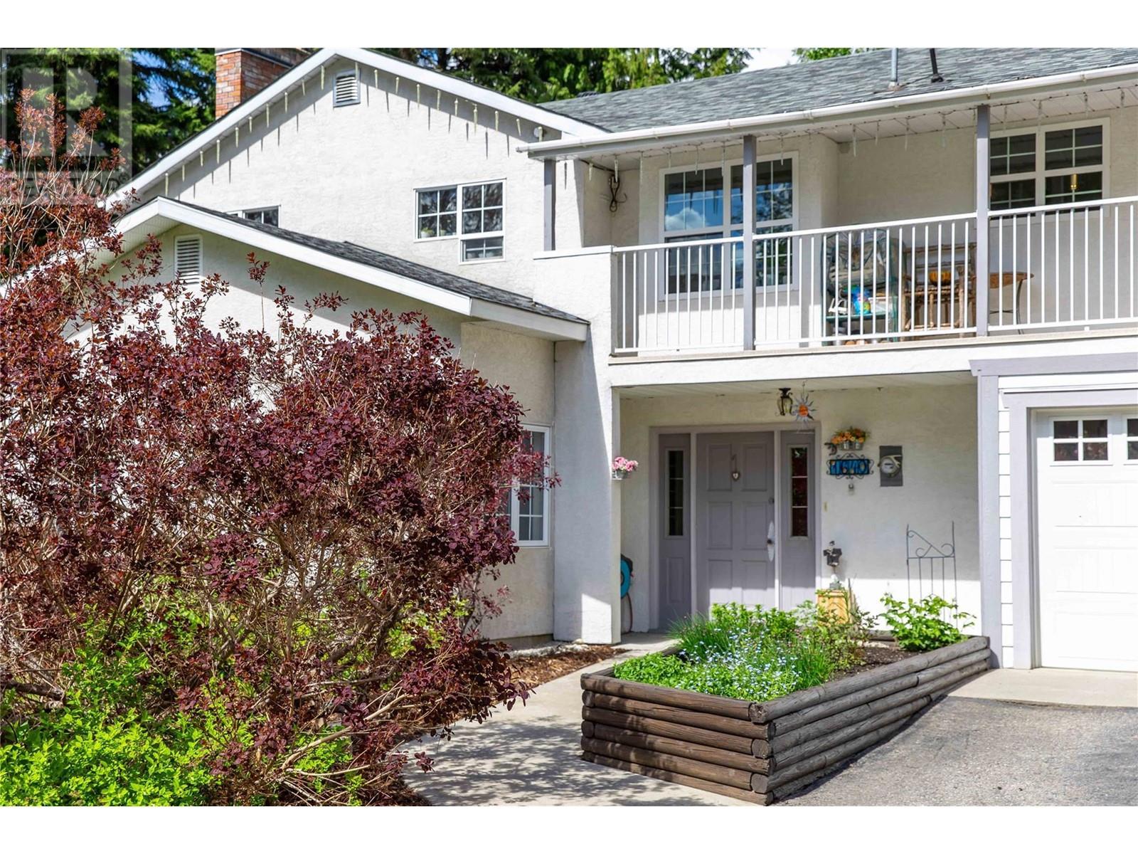 1640 Galt Crescent. Revelstoke, British Columbia