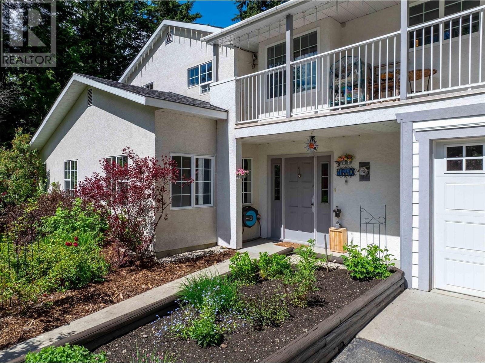 1640 Galt Crescent. Revelstoke, British Columbia