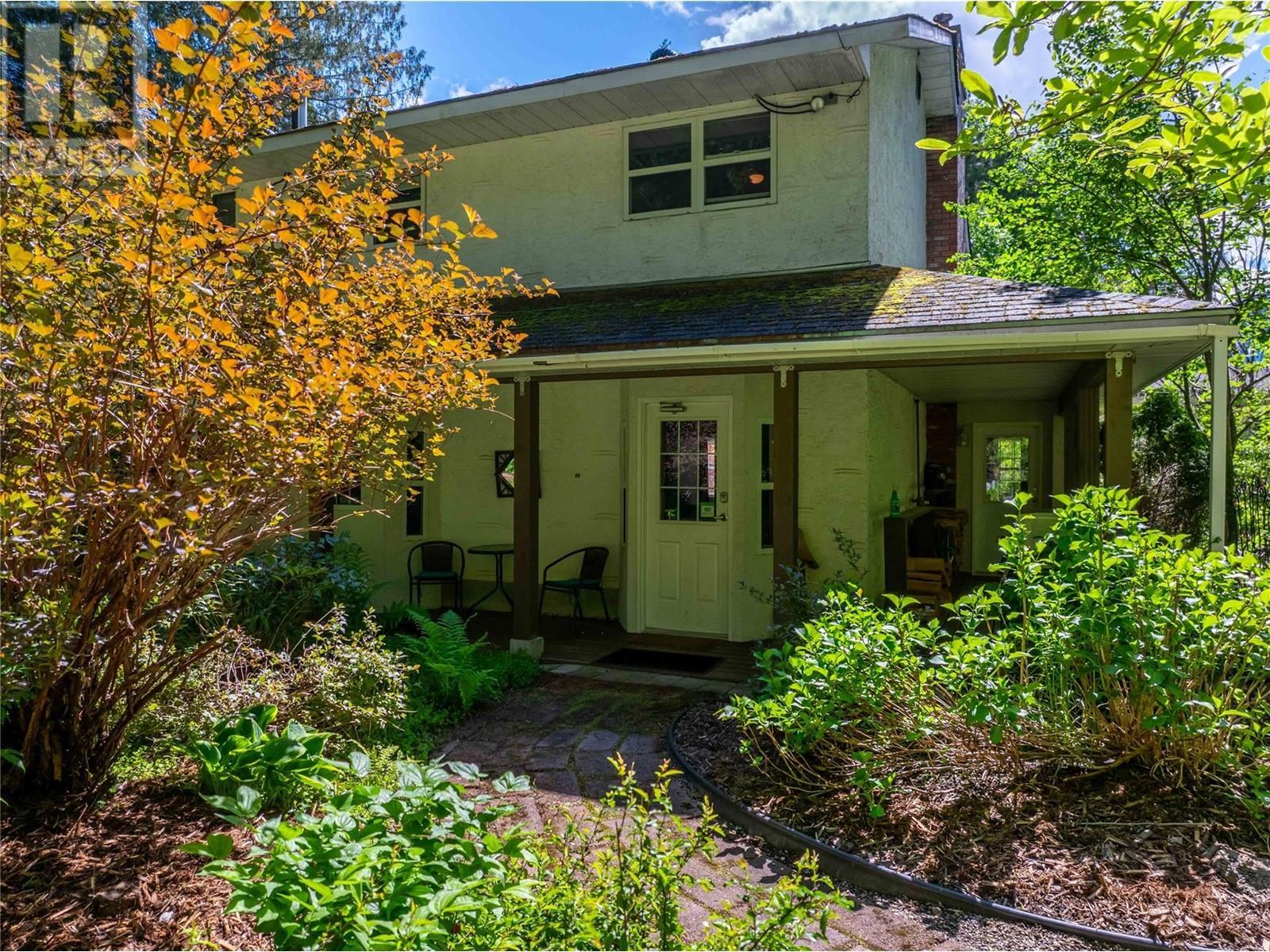 1640 Galt Crescent. Revelstoke, British Columbia