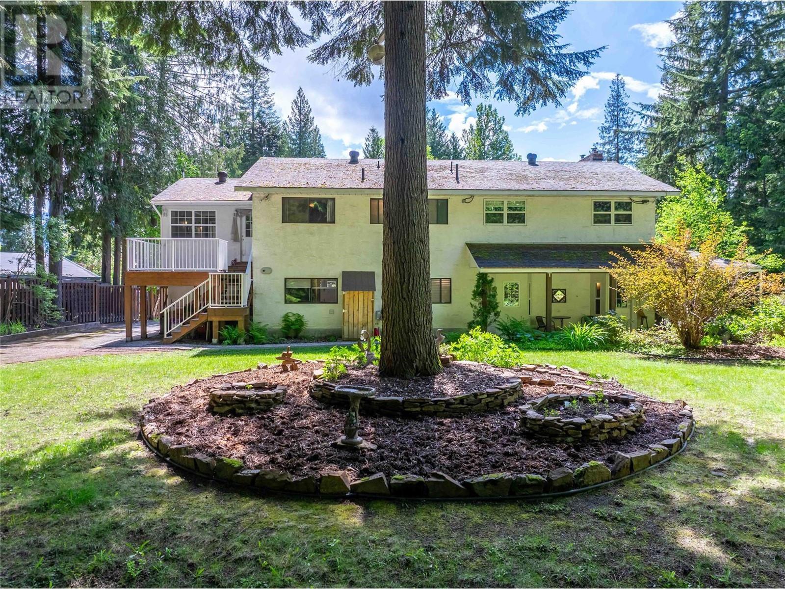 1640 Galt Crescent. Revelstoke, British Columbia