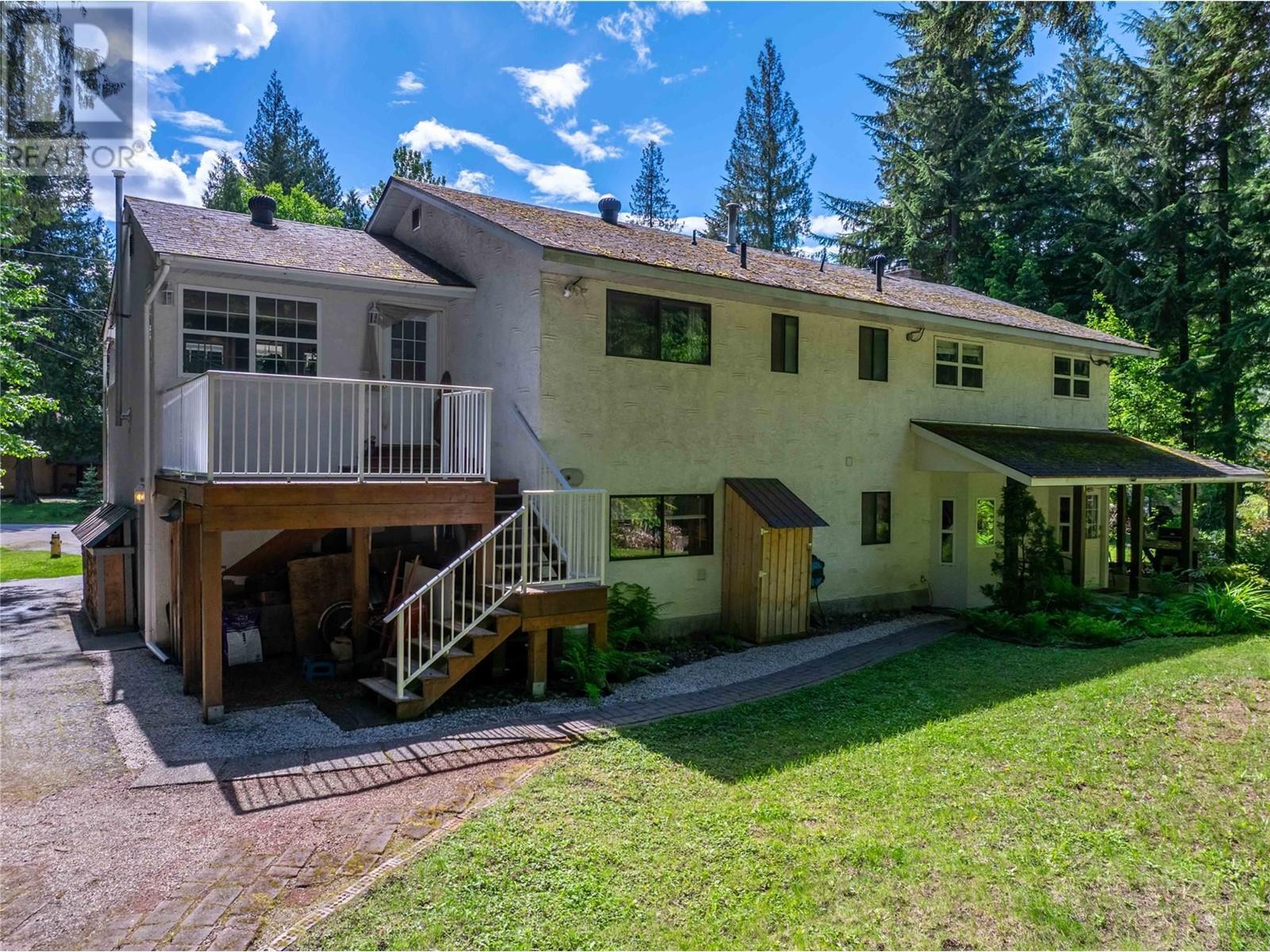 1640 Galt Crescent. Revelstoke, British Columbia