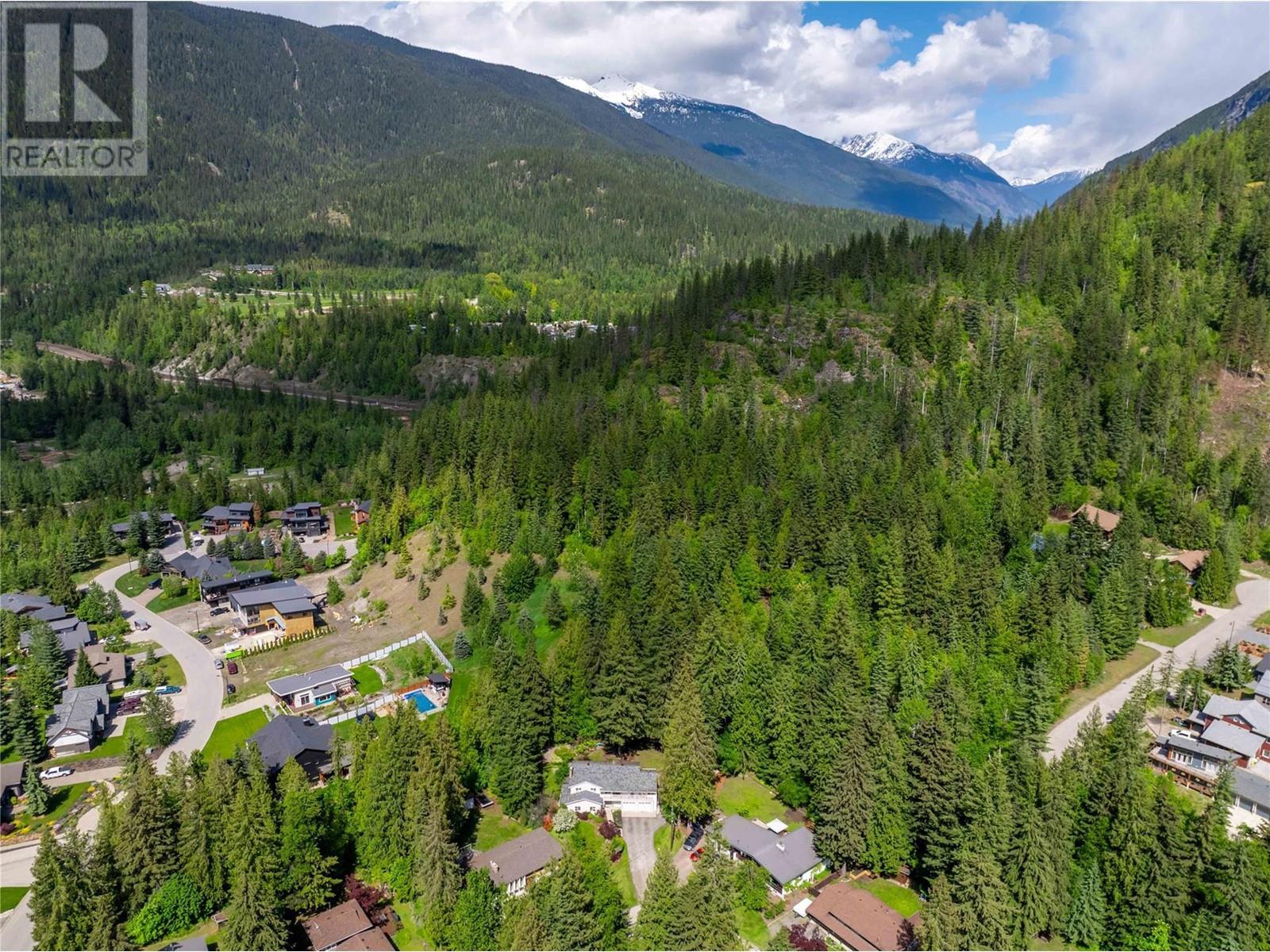 1640 Galt Crescent. Revelstoke, British Columbia