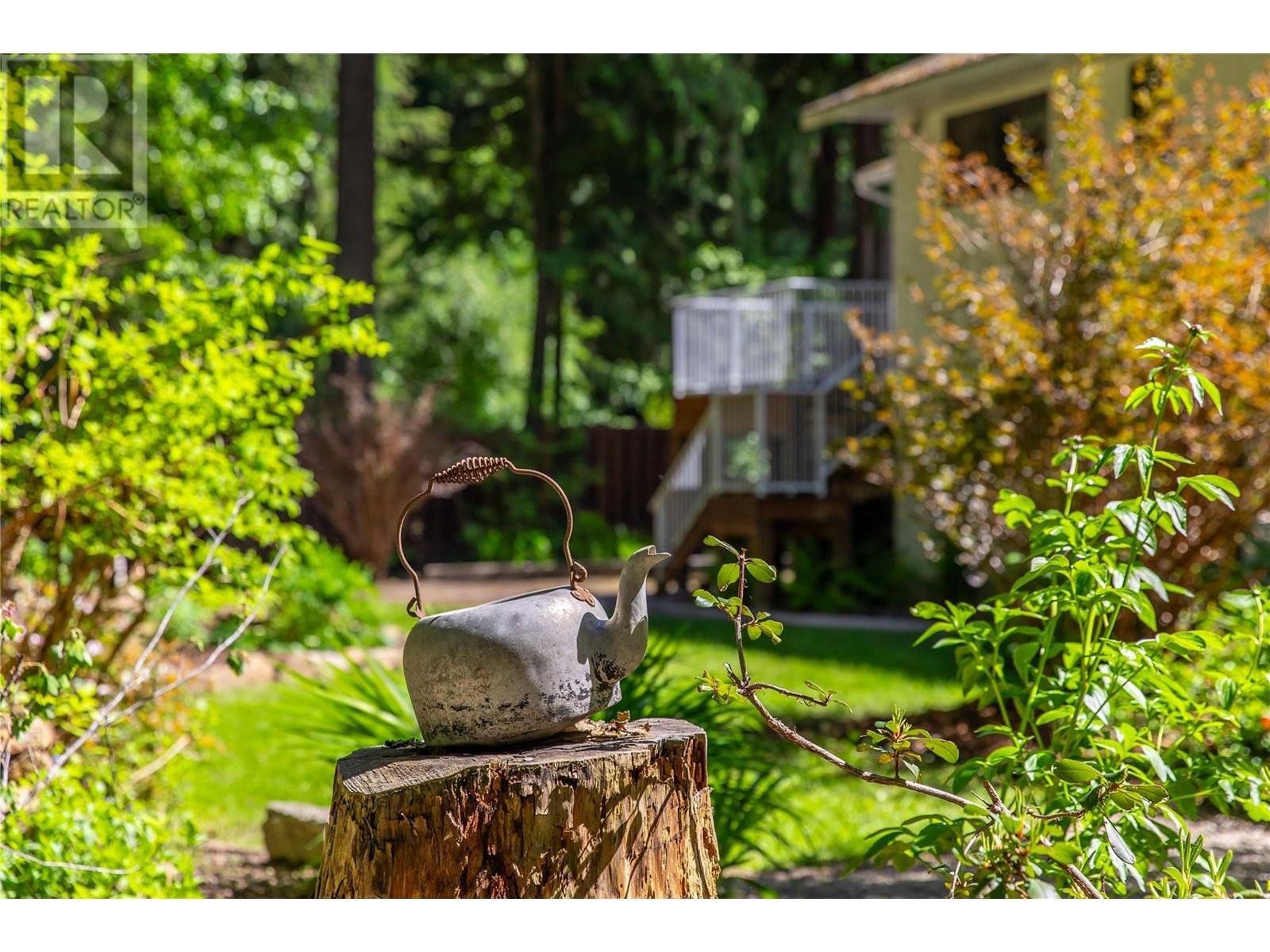 1640 Galt Crescent. Revelstoke, British Columbia