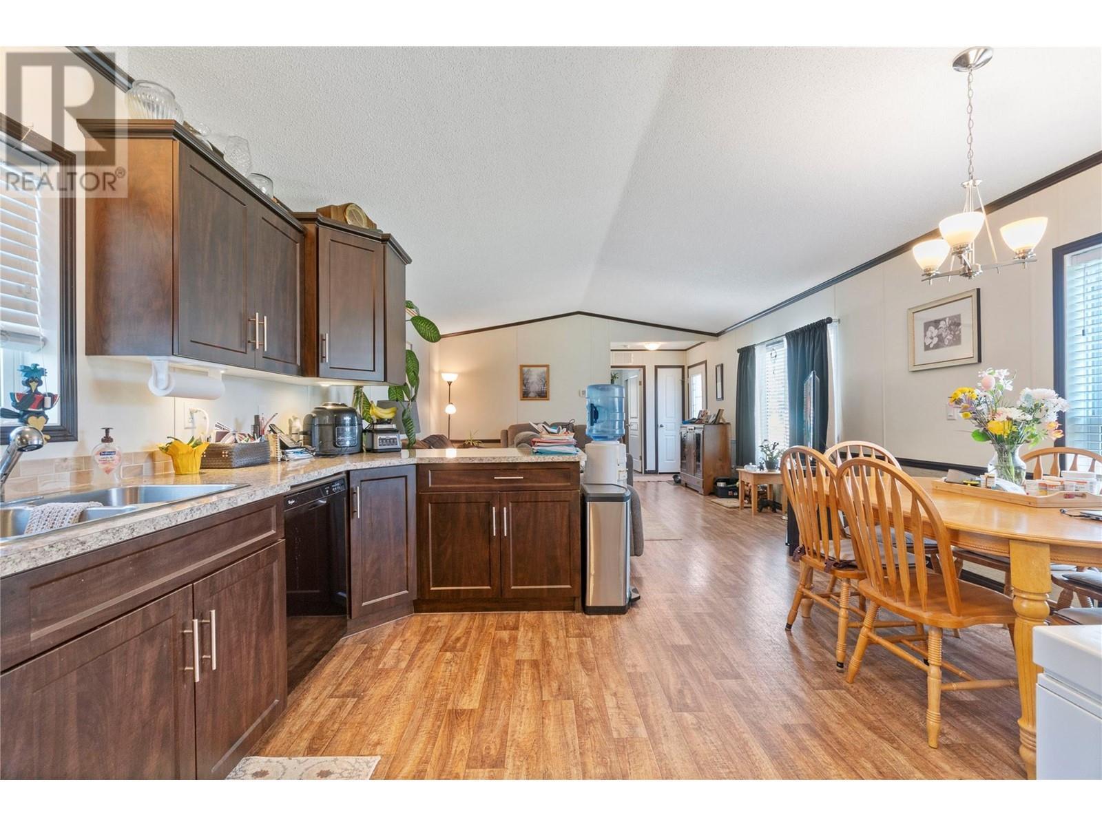 504 Pine Street Unit# 3. Chase, British Columbia