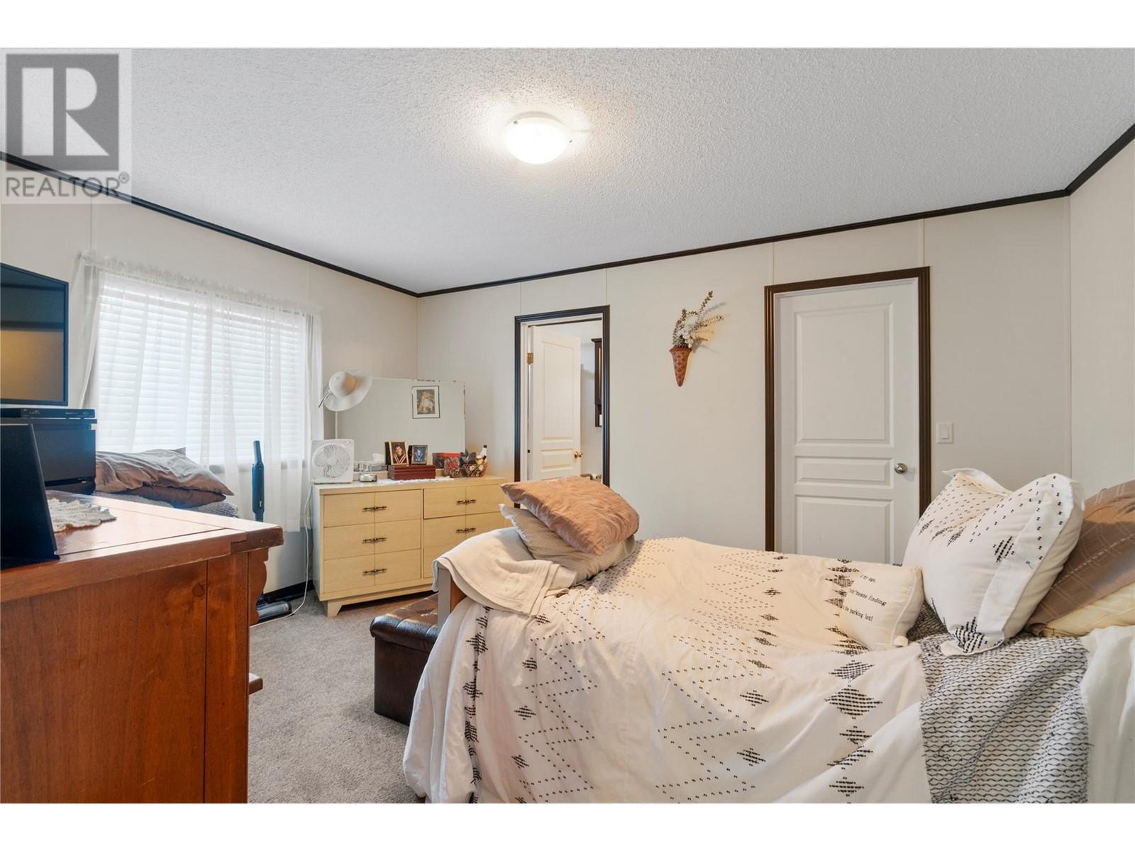 504 Pine Street Unit# 3. Chase, British Columbia