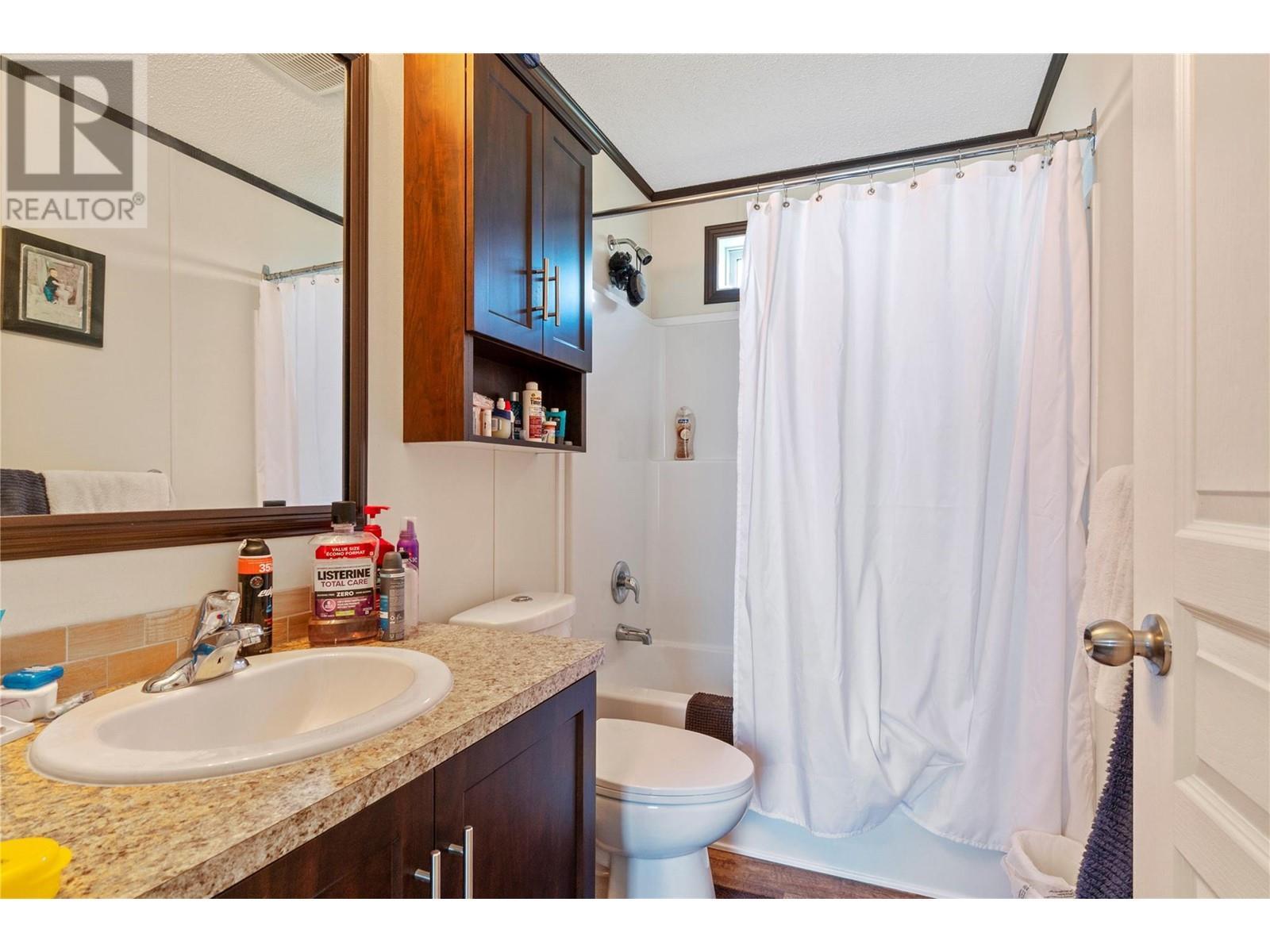 504 Pine Street Unit# 3. Chase, British Columbia