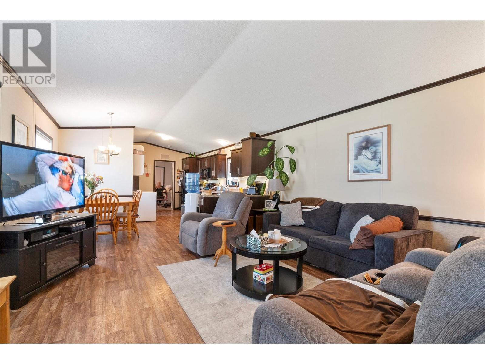 504 Pine Street Unit# 3. Chase, British Columbia