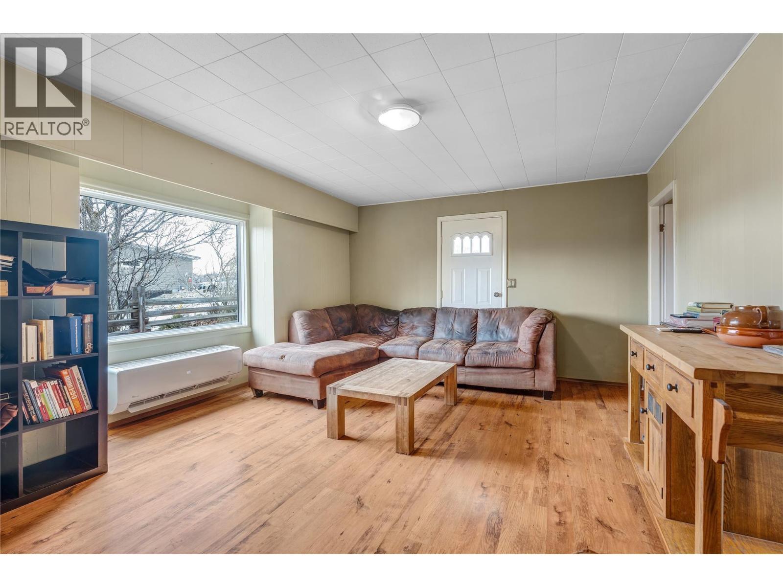 5214 Monro Avenue. Summerland, British Columbia