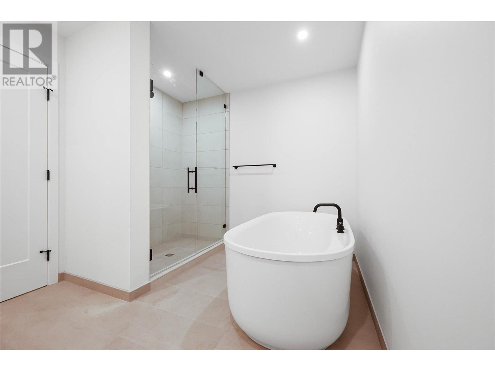 9652 Benchland Drive Unit# 404. Lake Country, British Columbia